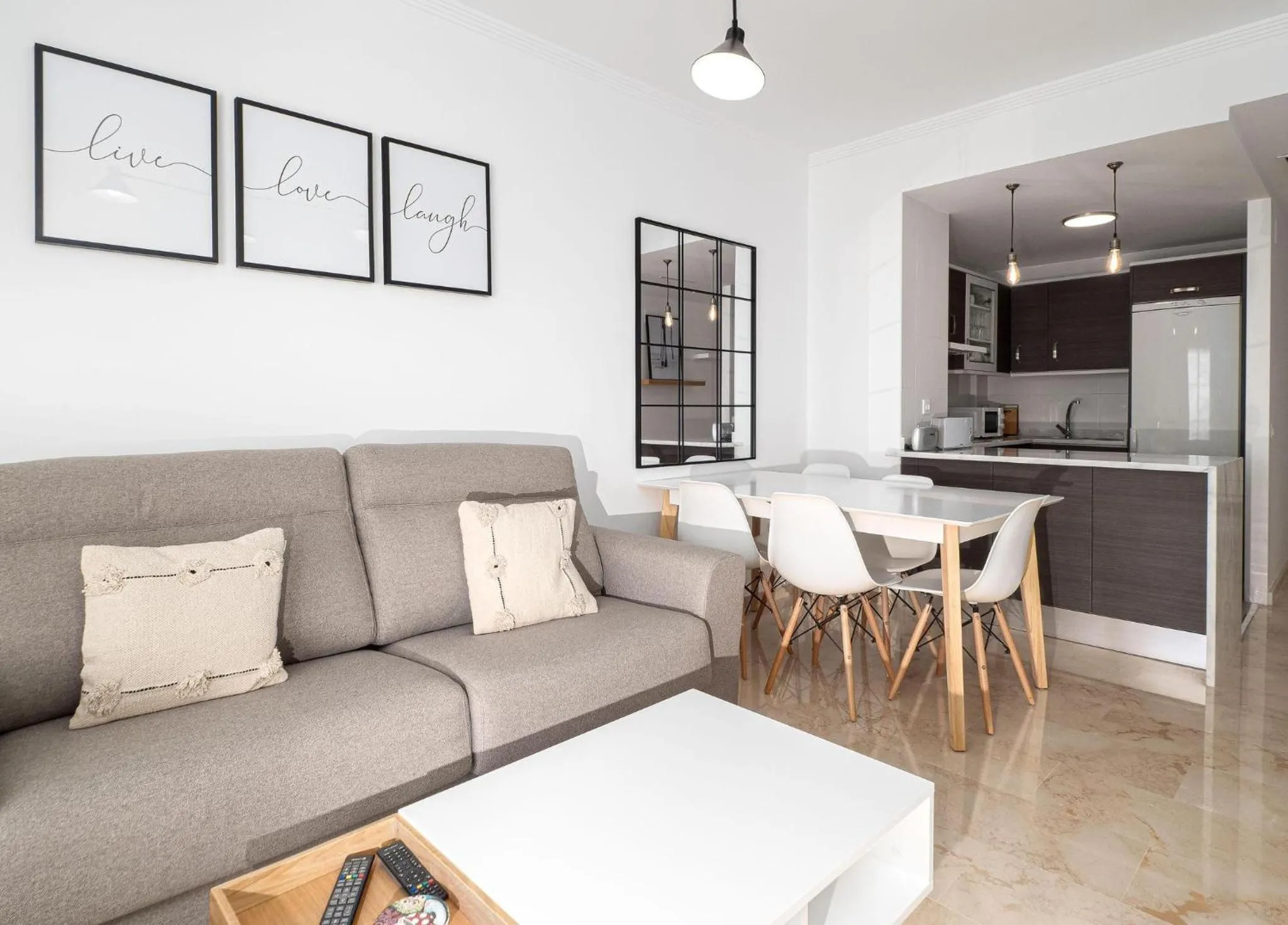 Communal lounge/ TV room in Small Oasis 2375 Sea View