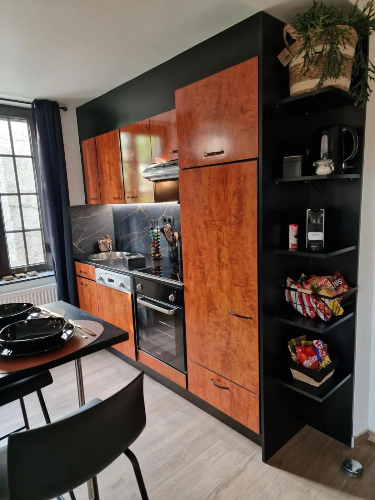 Kitchen or kitchenette in Suite Tino - Jacuzzi privé, cabine infrarouge & vue