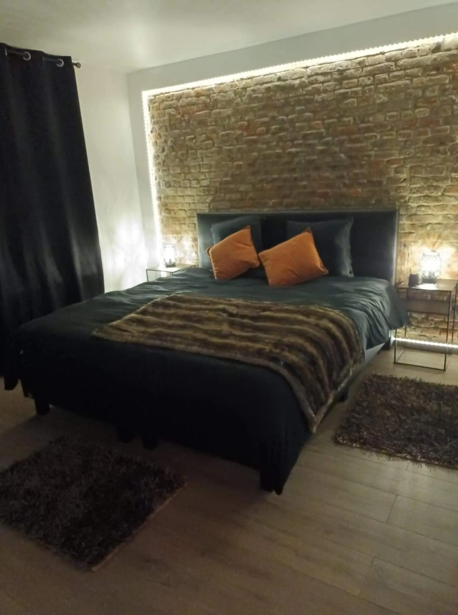 Bed in Suite Tino - Jacuzzi privé, cabine infrarouge & vue