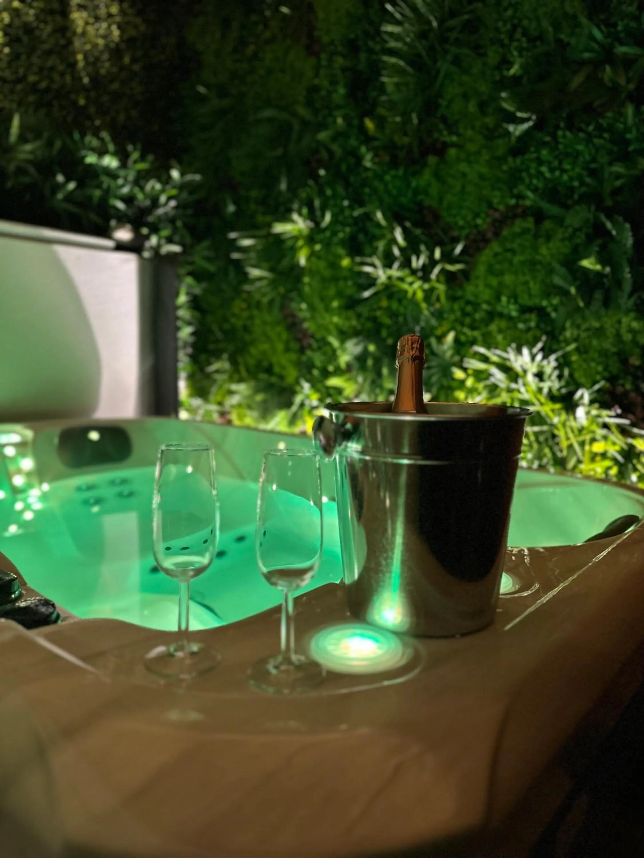 Suite Tino - Jacuzzi privé, cabine infrarouge & vue