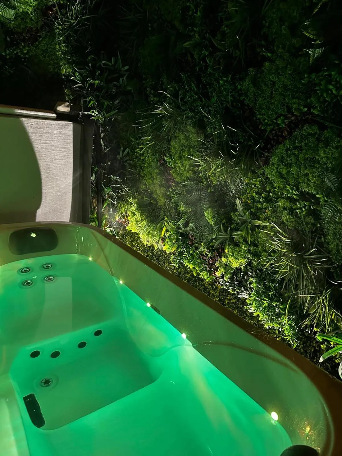 Suite Tino - Jacuzzi privé, cabine infrarouge & vue