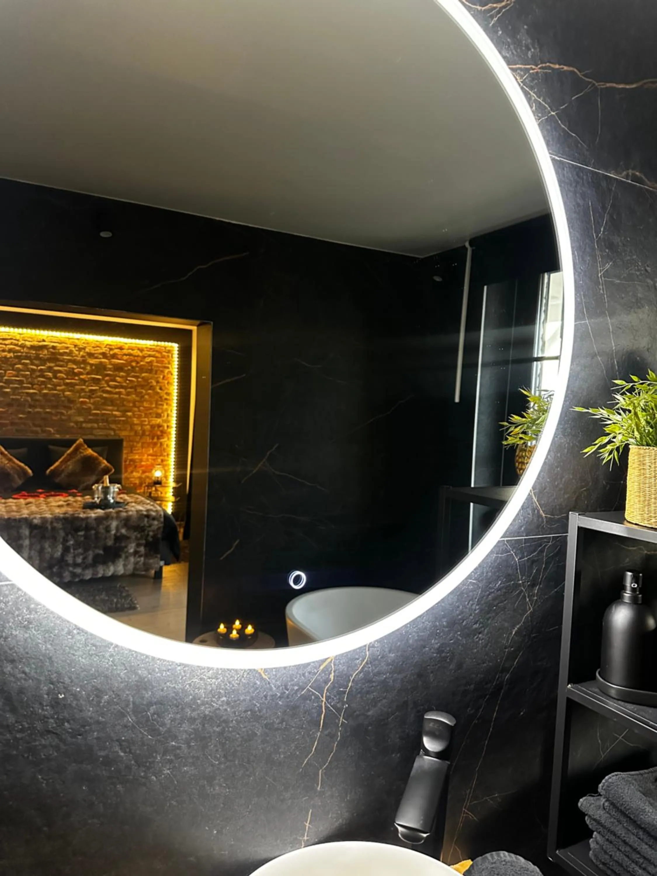 Suite Tino - Jacuzzi privé, cabine infrarouge & vue