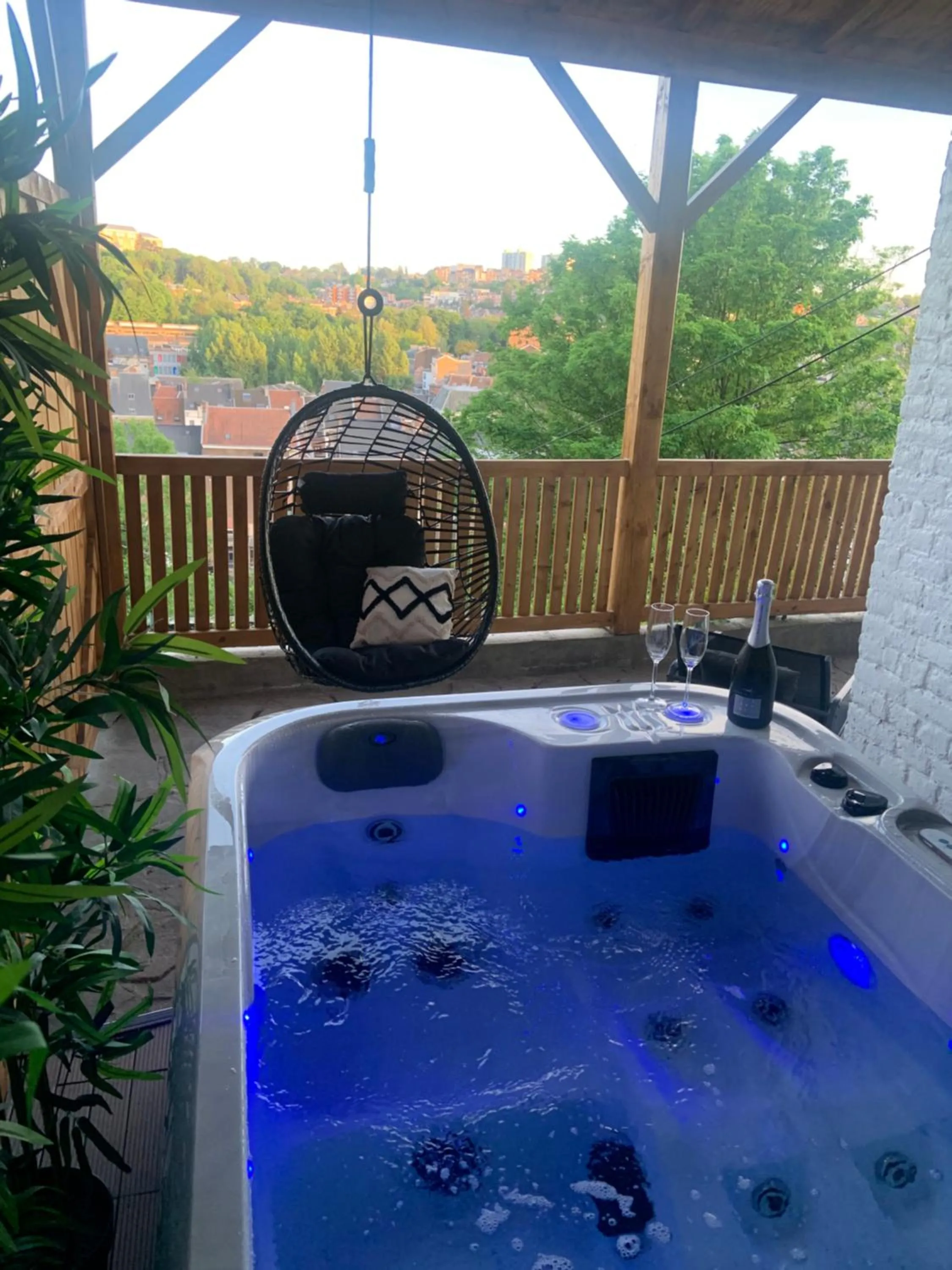 Spa and wellness centre/facilities in Suite Tino - Jacuzzi privé, cabine infrarouge & vue