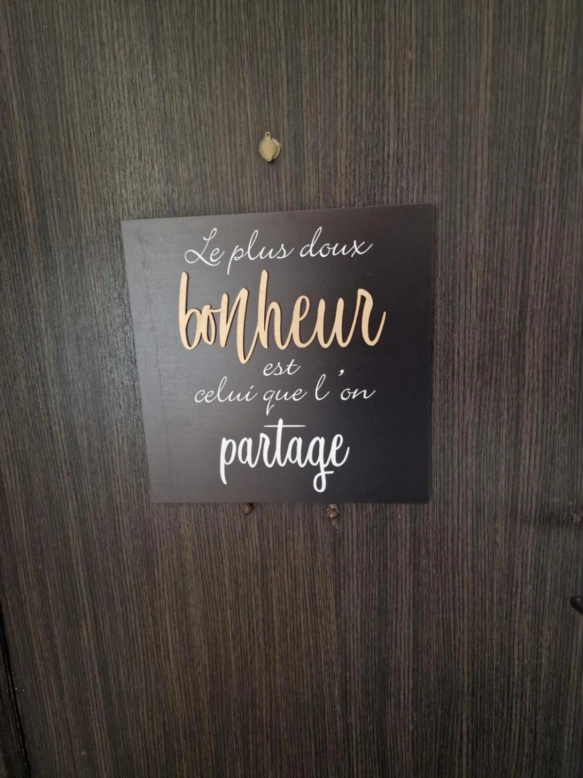 Property logo or sign in Suite Tino - Jacuzzi privé, cabine infrarouge & vue