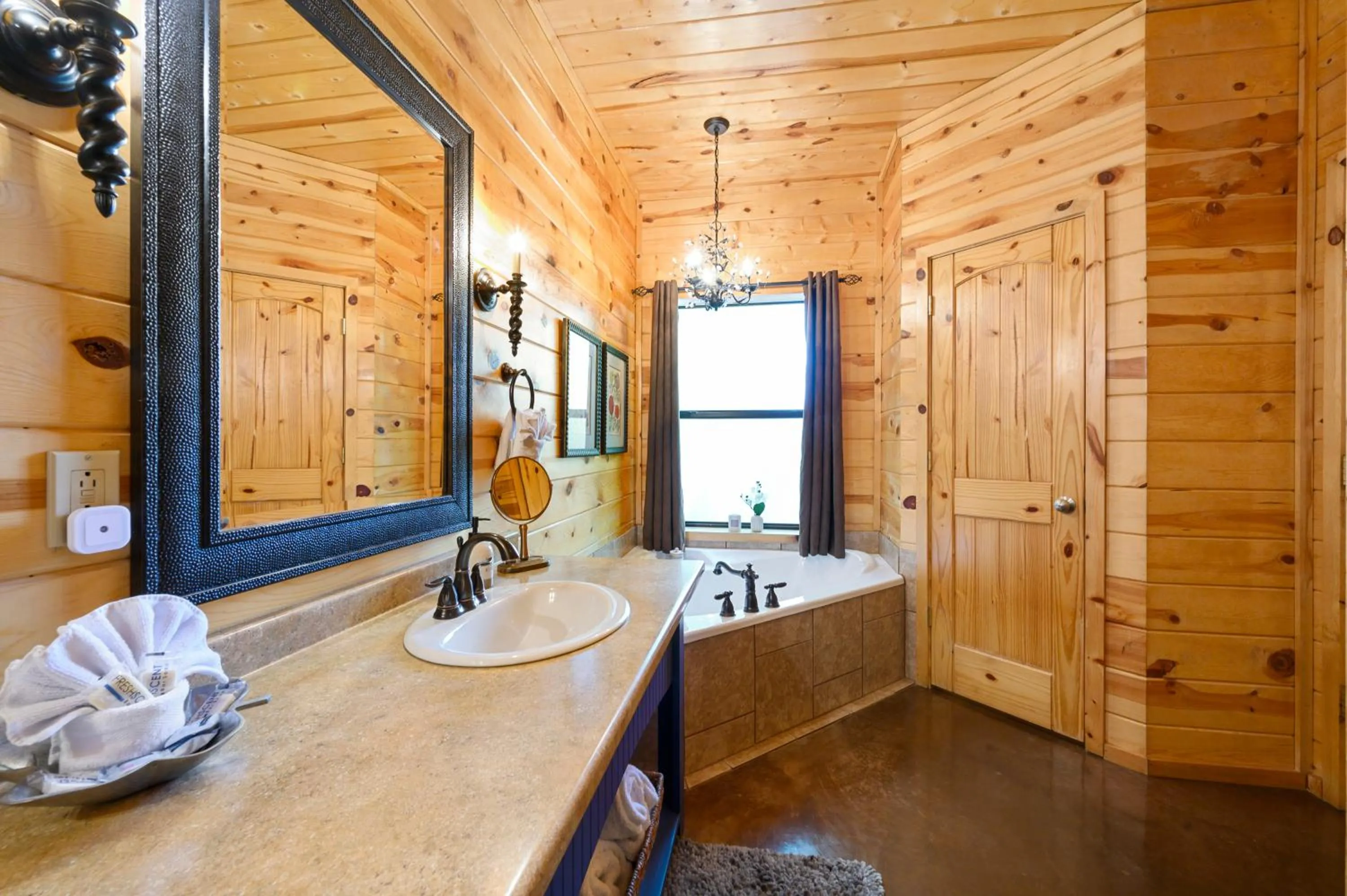 Bathroom in Hickory Bear - Cabin surrounded by pines, Sleeps 10, Hot Tub, Fire Pit, Arcade, Foosball Table & Deck Slide