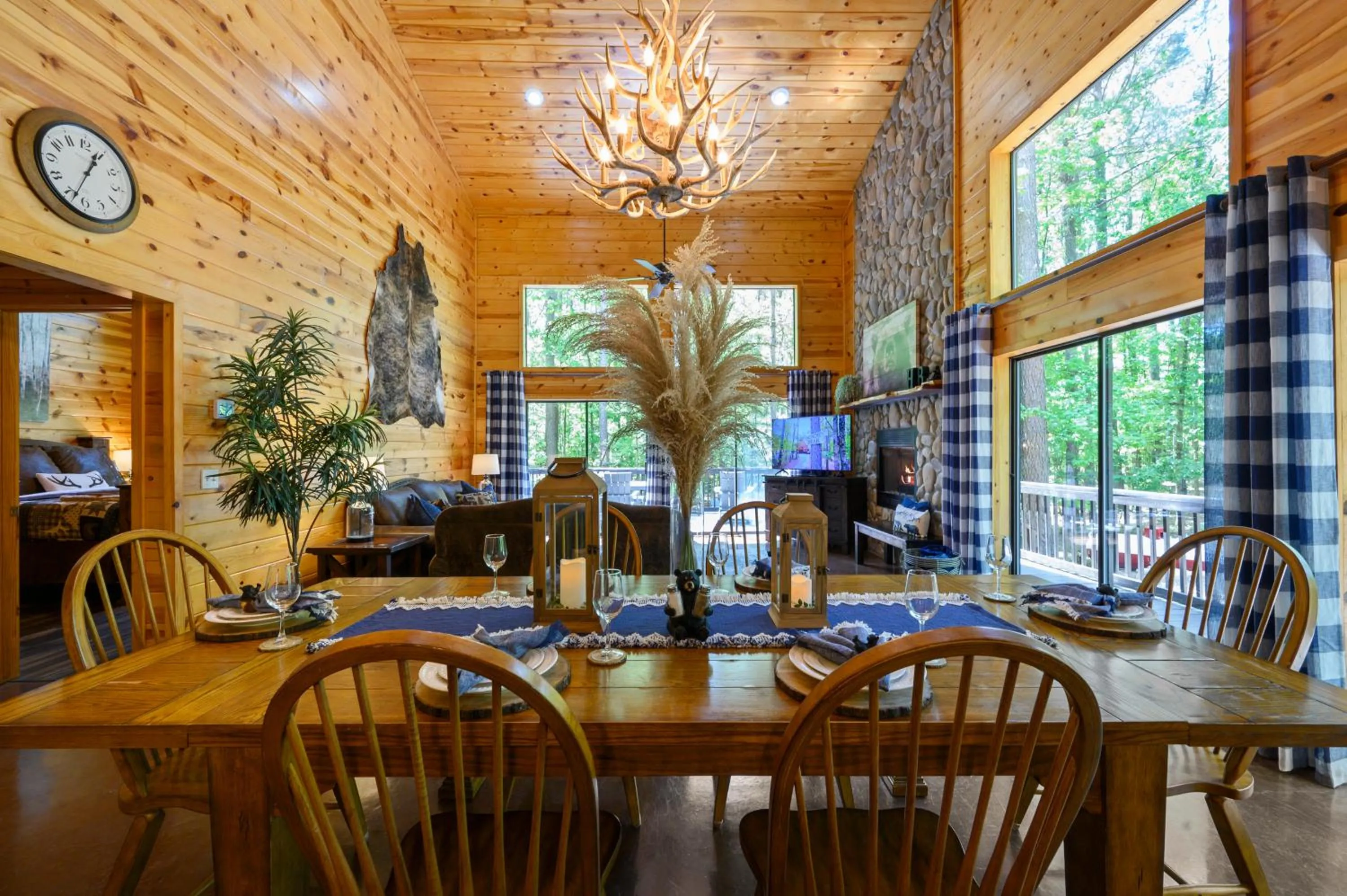 Dining area in Hickory Bear - Cabin surrounded by pines, Sleeps 10, Hot Tub, Fire Pit, Arcade, Foosball Table & Deck Slide