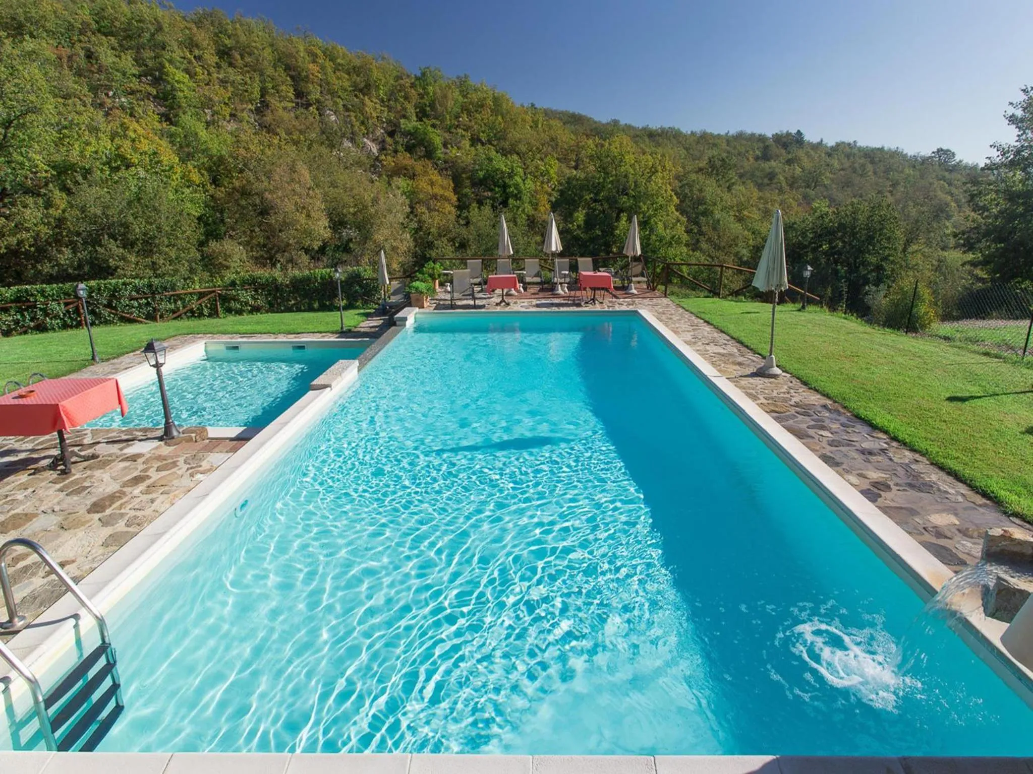 Swimming pool in Hotel Le Pozze Di Lecchi