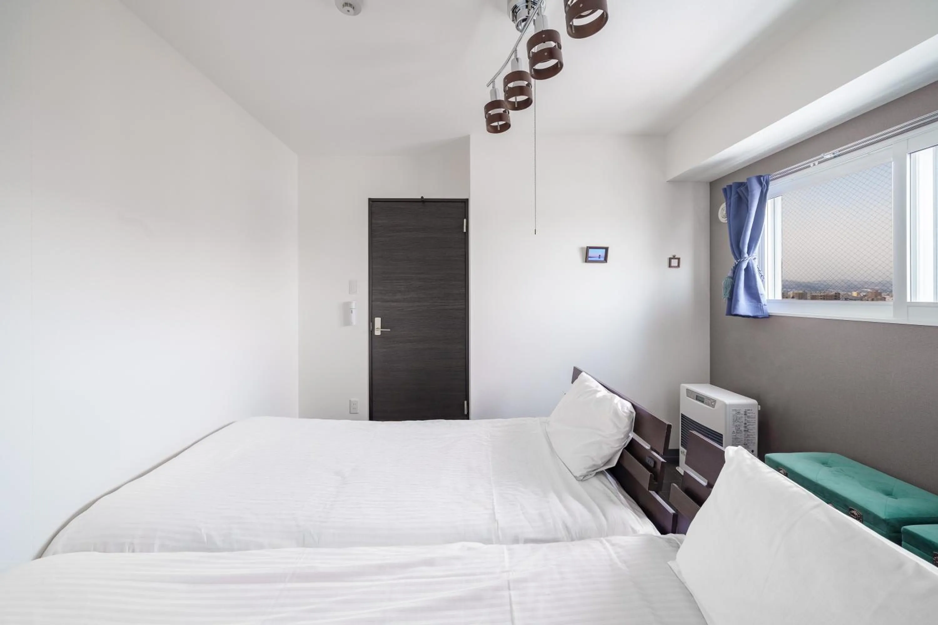 Bedroom, Bed in GRAVITY