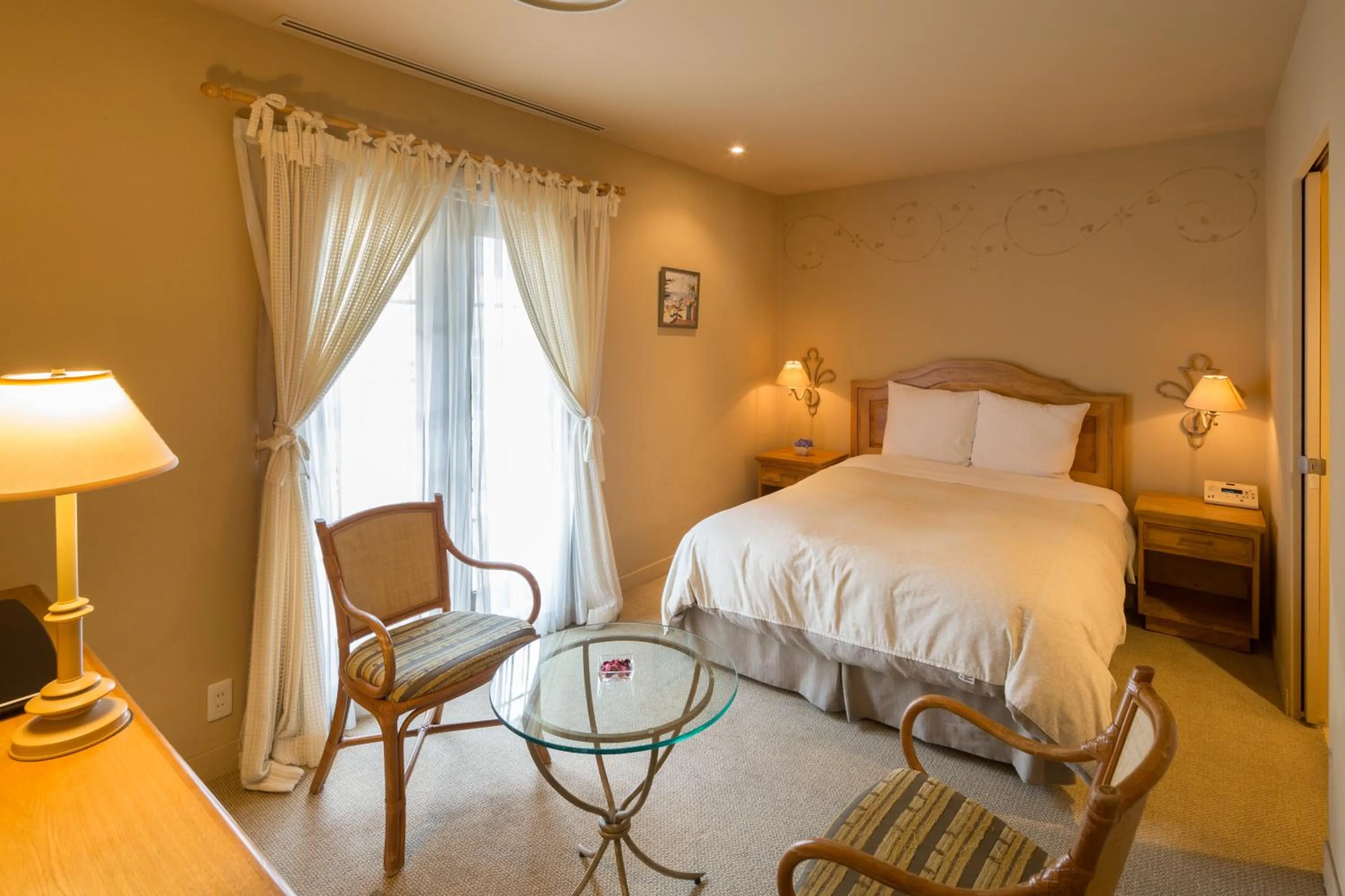 Bedroom, Bed in Poppy Springs Resort & Spa