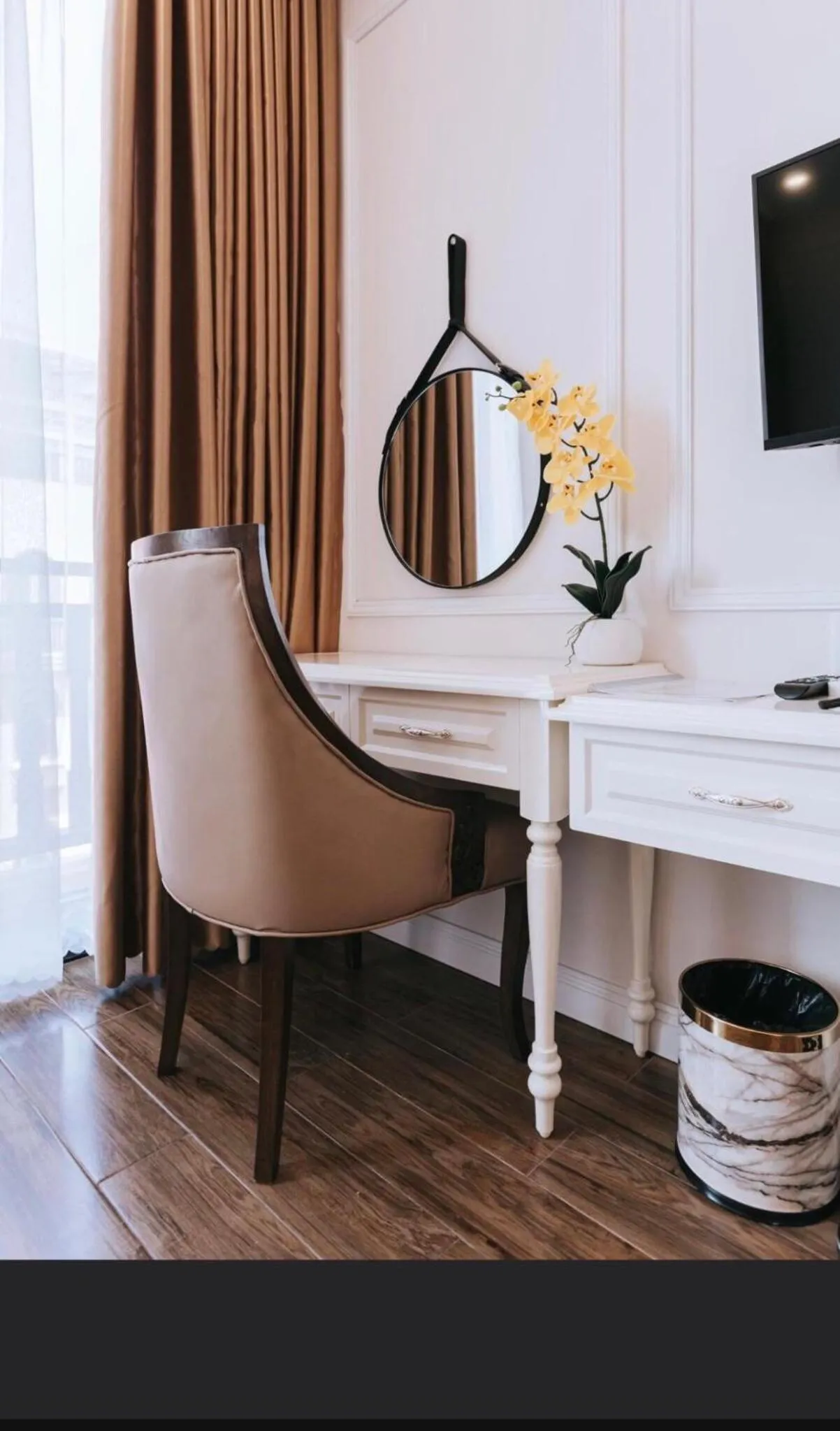 hair dresser in Golden Sea Hotel