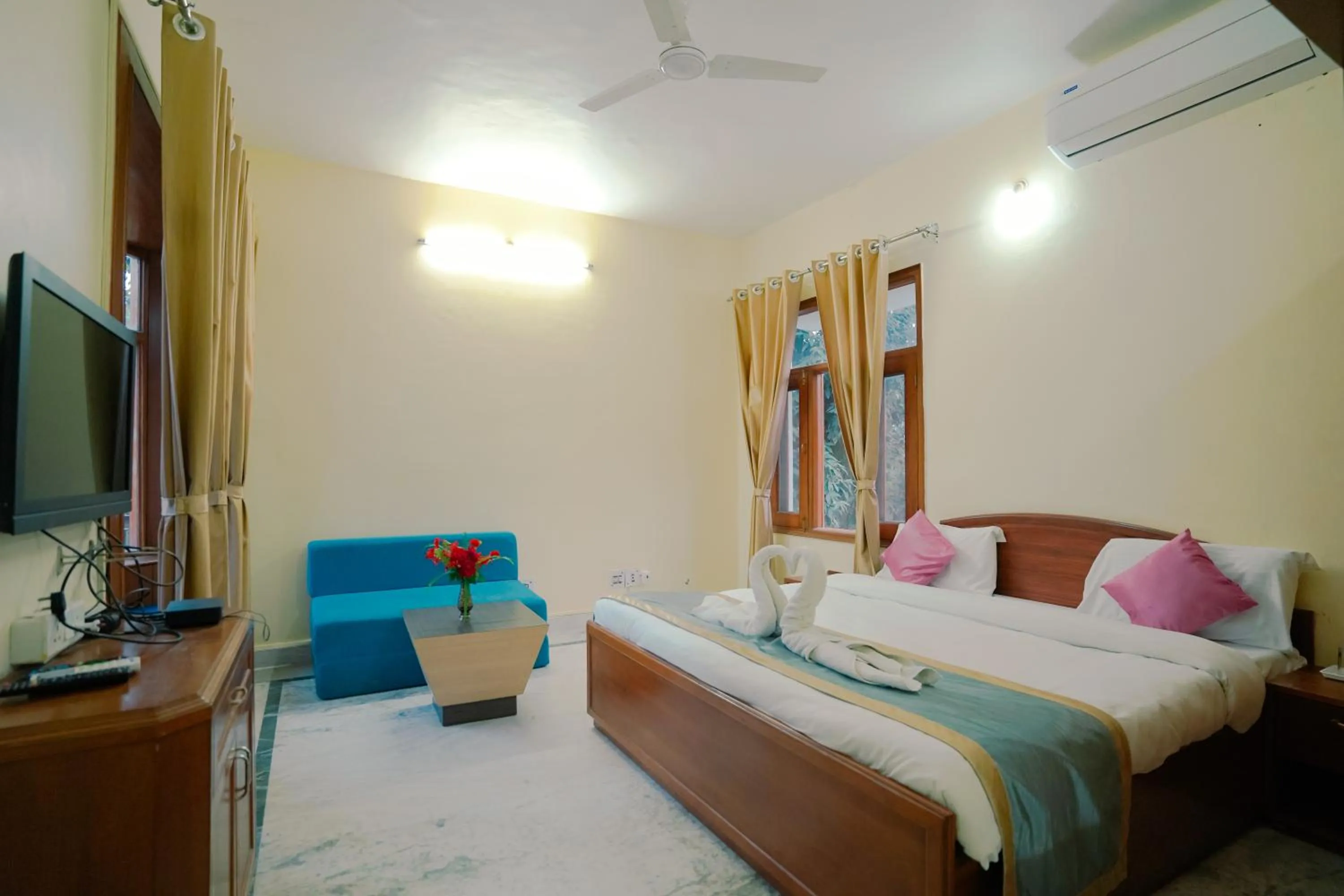 Bed in Chirping Hills Resort,Bhimtal