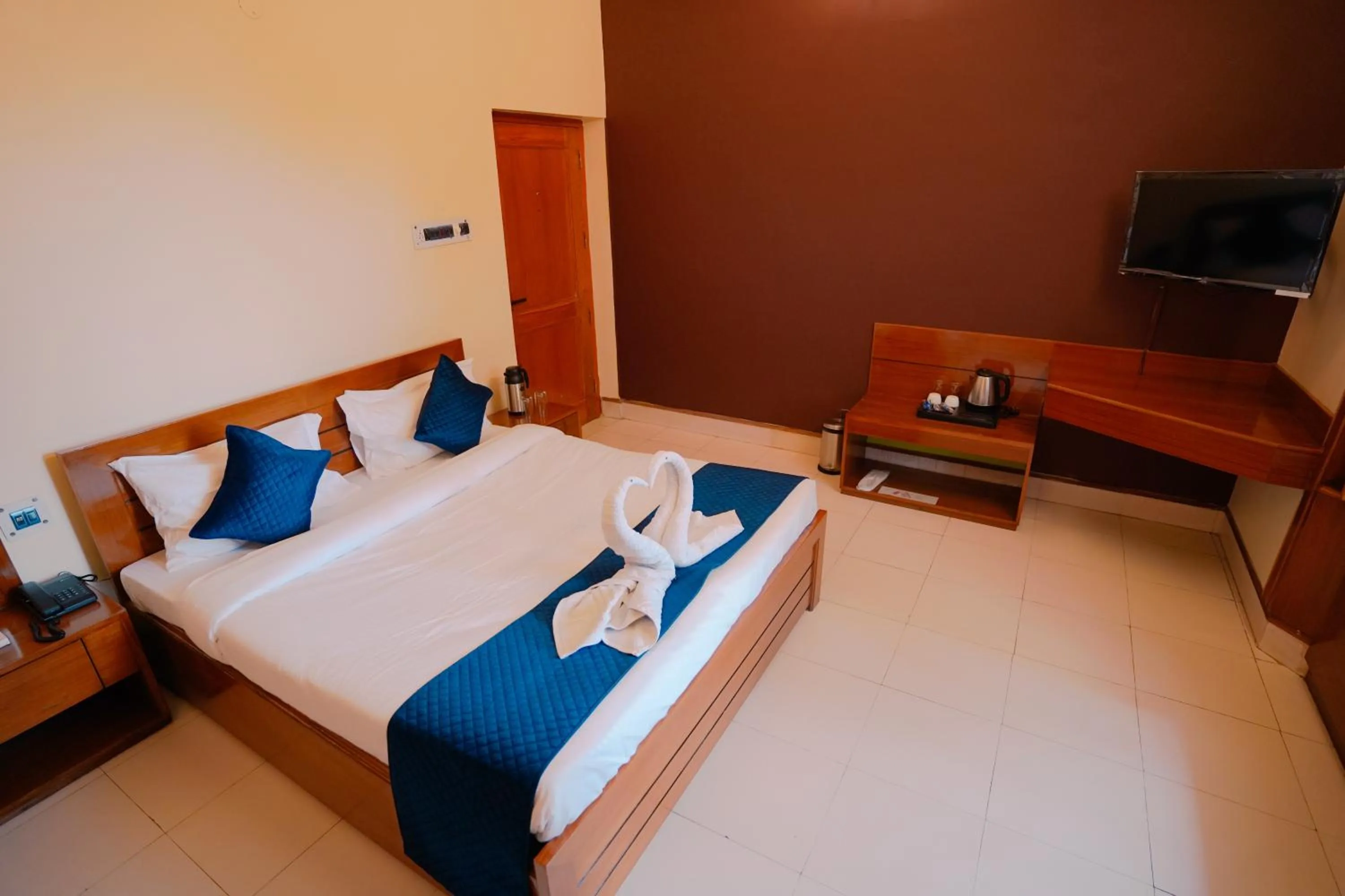 Bedroom, Bed in Chirping Hills Resort,Bhimtal