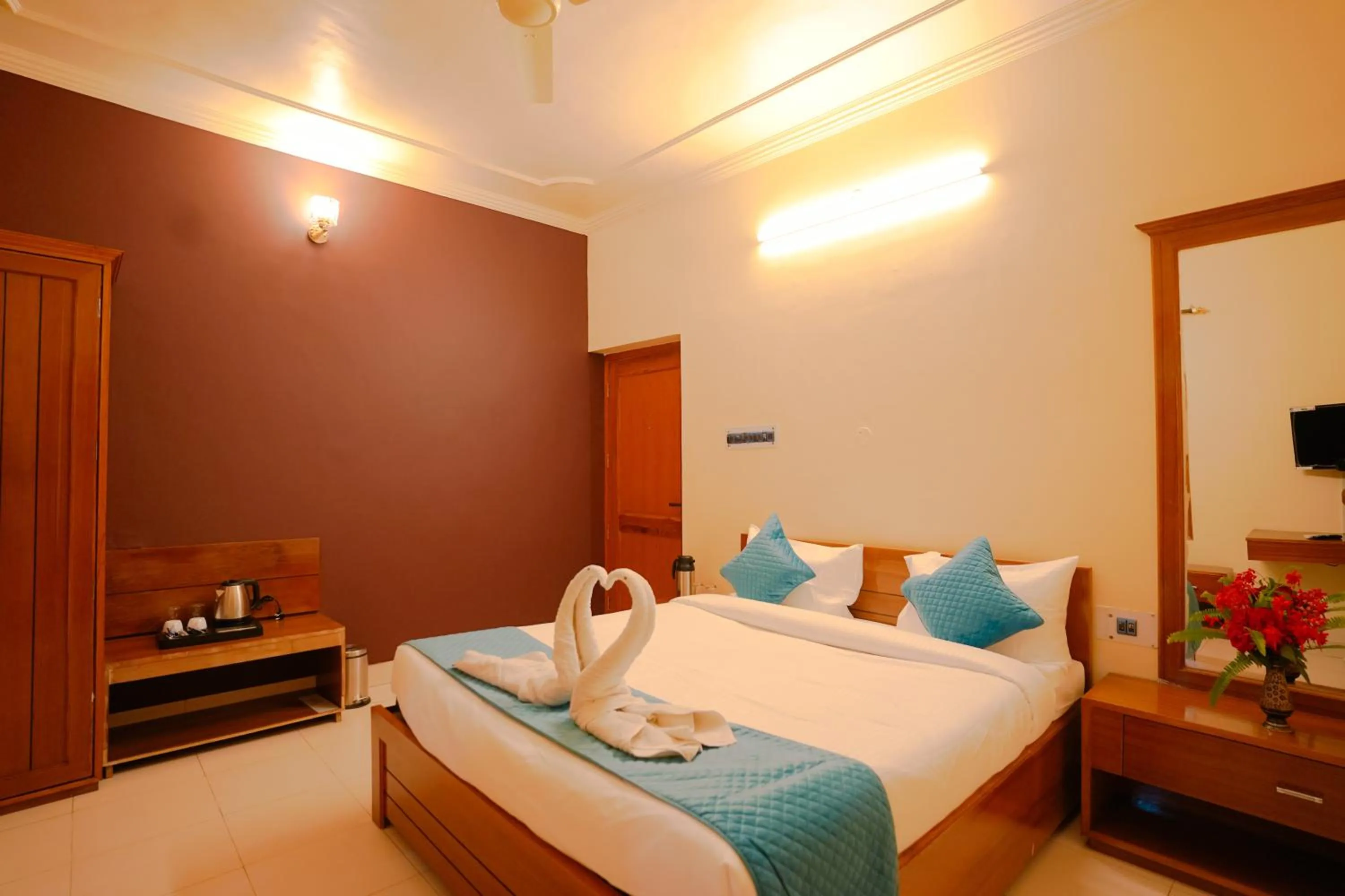 Bedroom, Bed in Chirping Hills Resort,Bhimtal