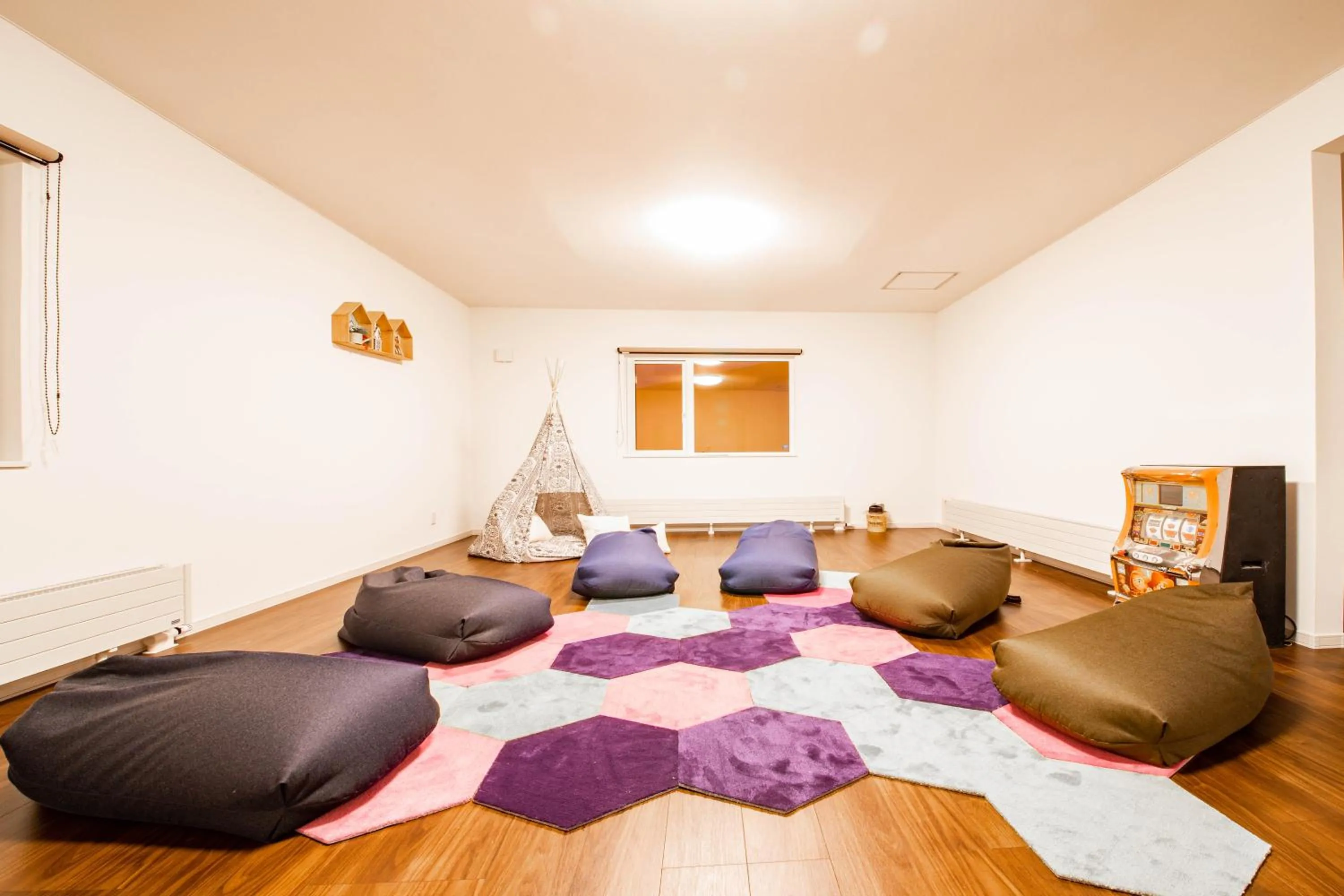 Living room, Bed in THE SUN LOUNGE