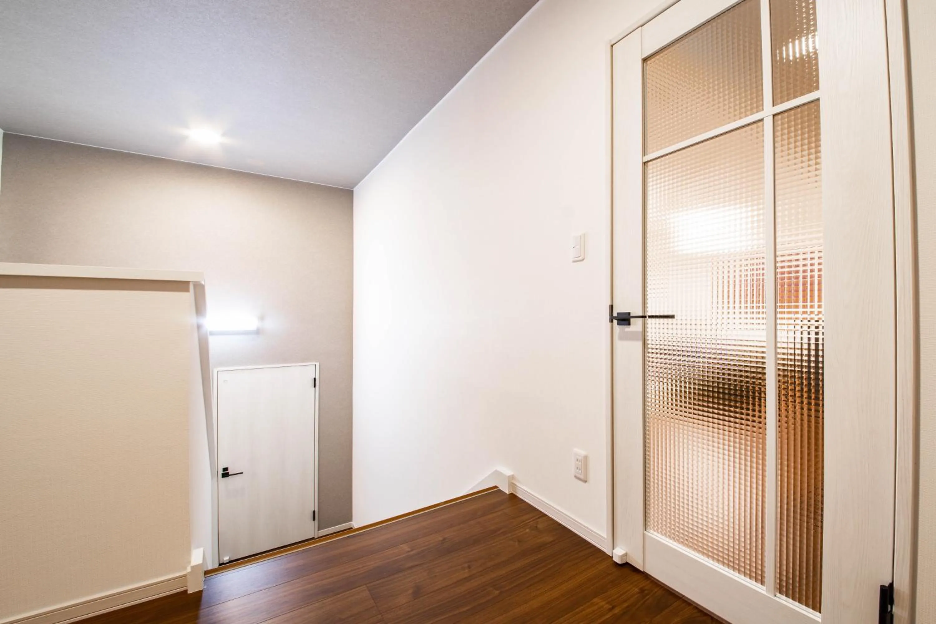 Photo of the whole room in THE SUN LOUNGE