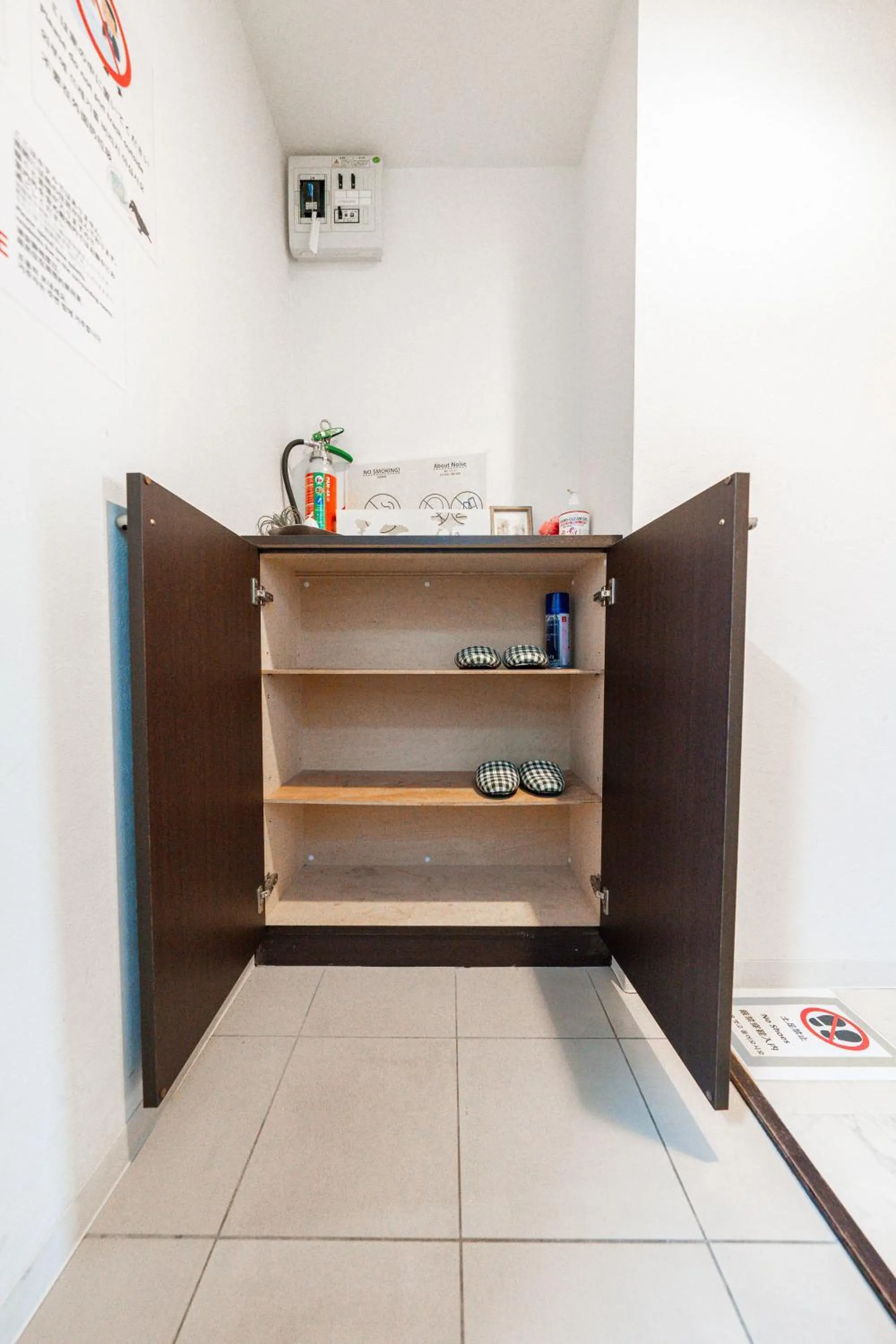 Facade/entrance in YELLOW