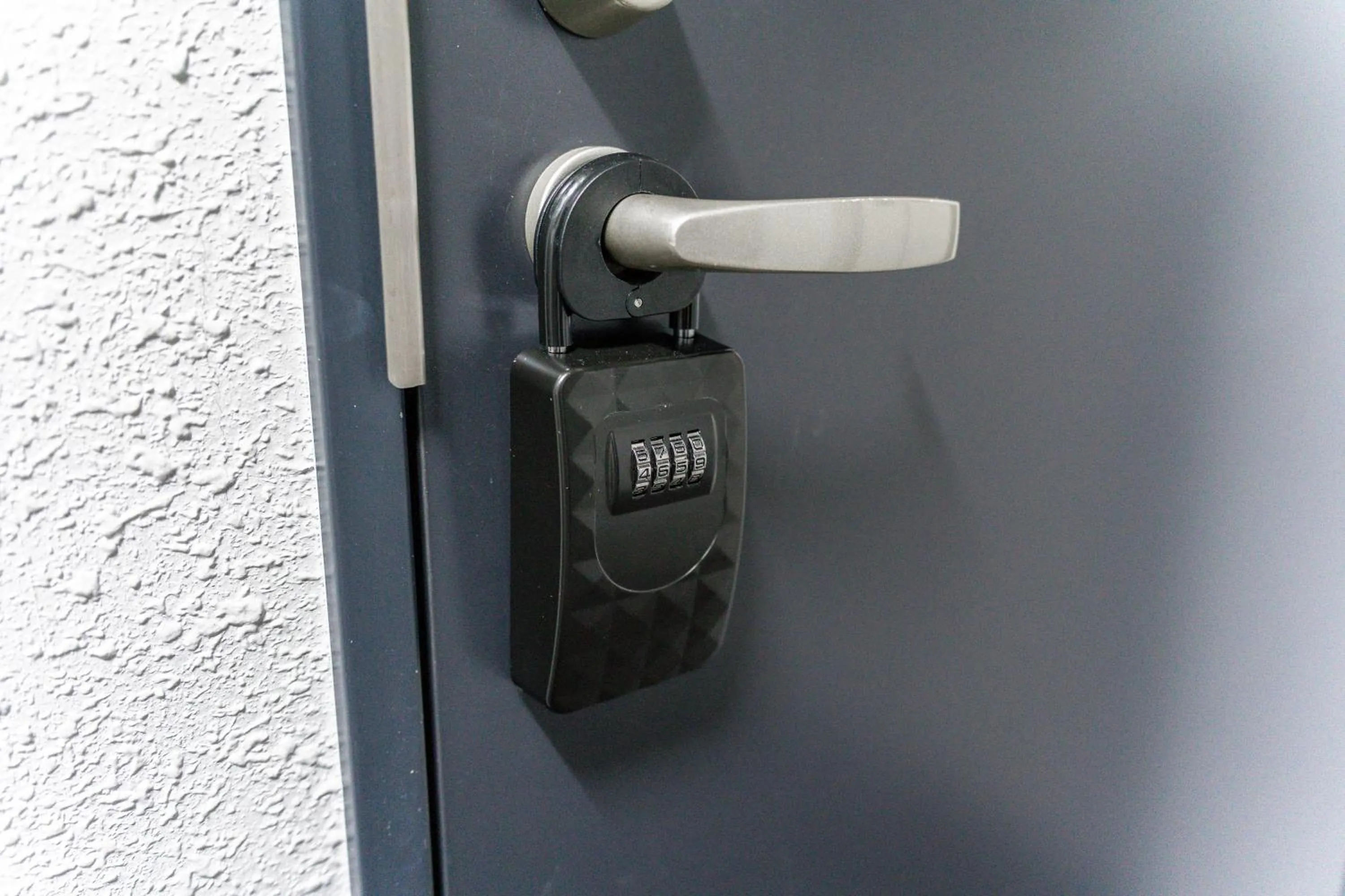 Facade/entrance in YELLOW