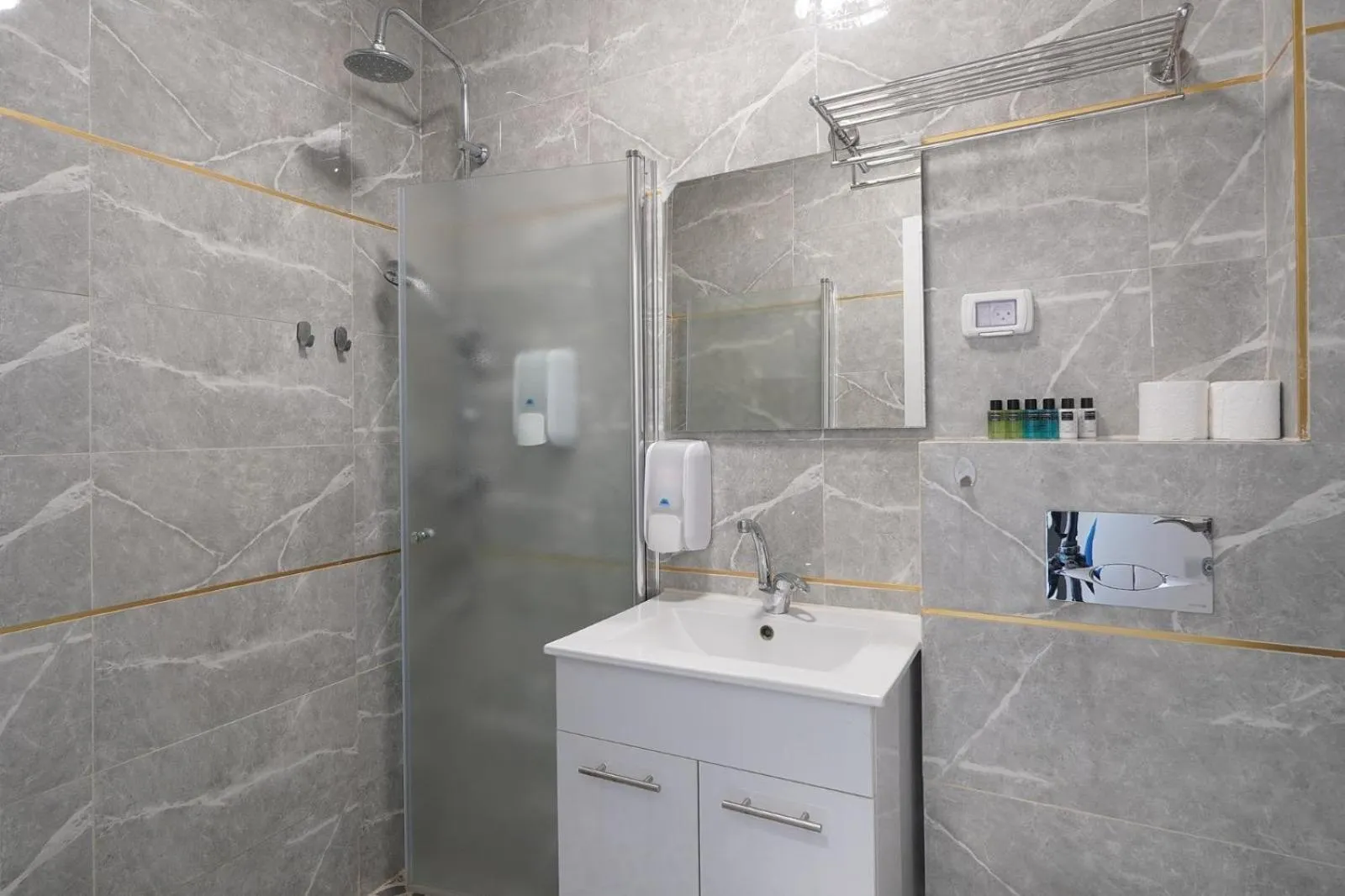 Shower in Haifa Peak