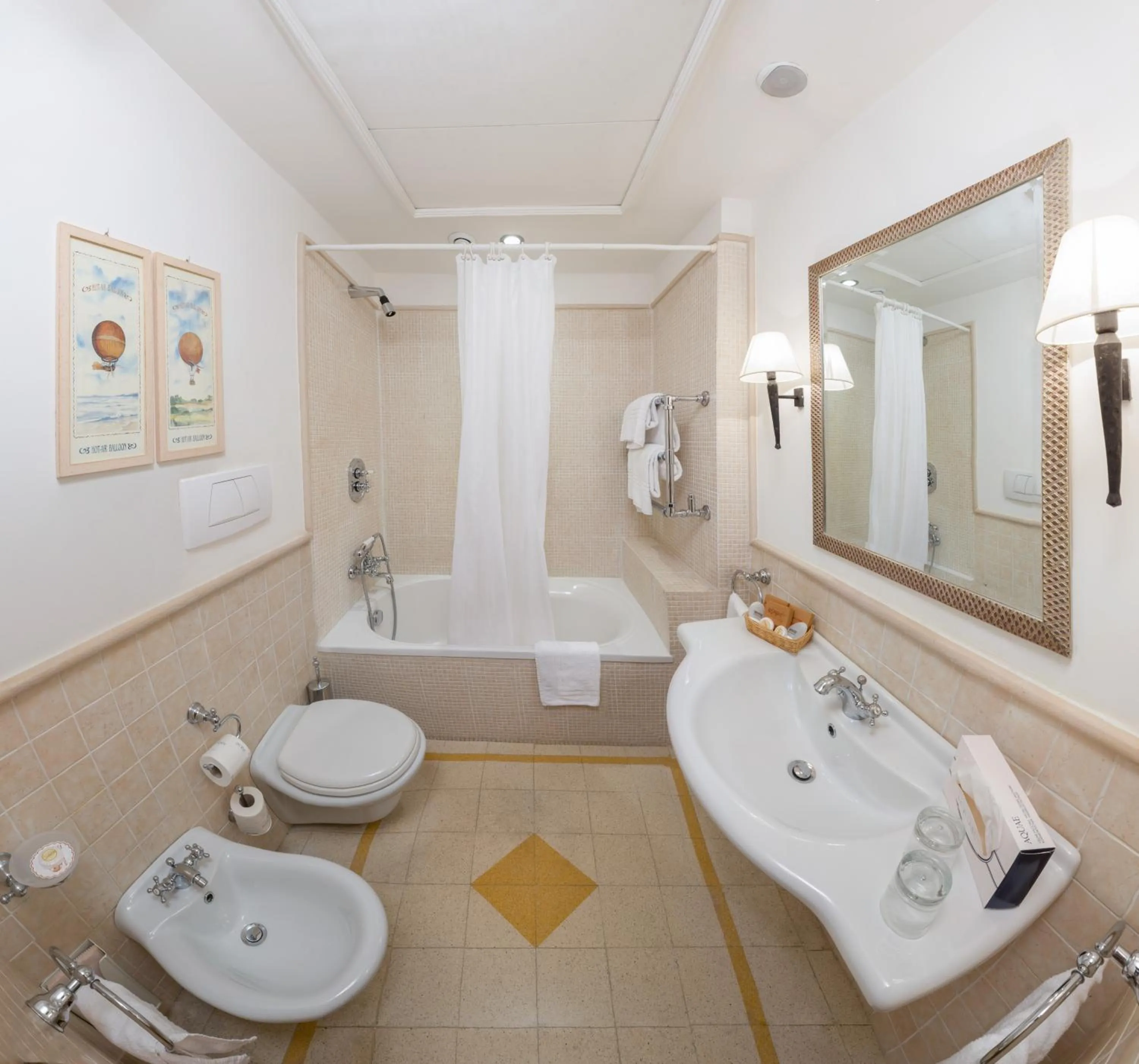 Bathroom in Hotel Selva Candida