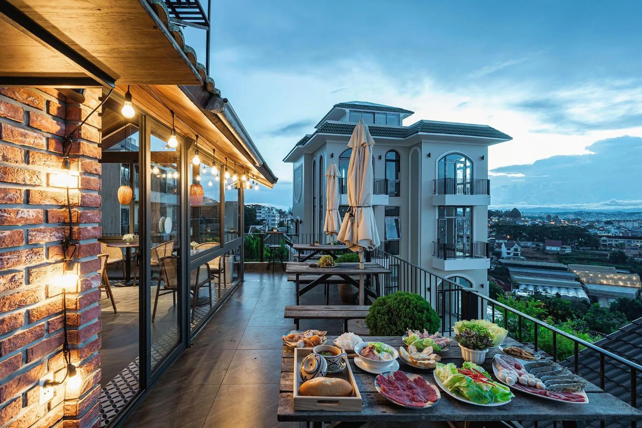 Restaurant/places to eat in Miền Sương Khói - Home & Café