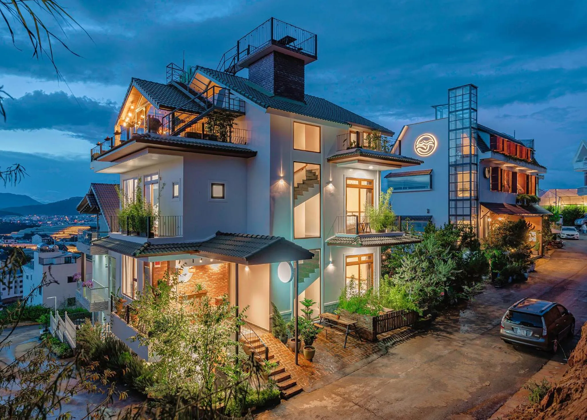 Property building in Miền Sương Khói - Home & Café