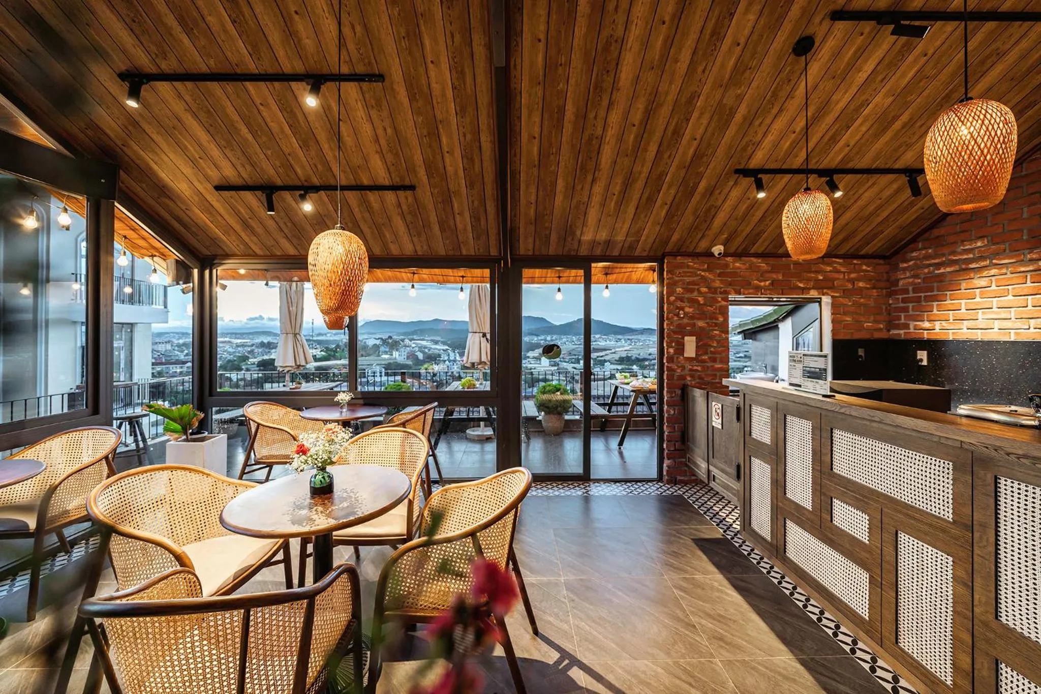 Restaurant/places to eat in Miền Sương Khói - Home & Café