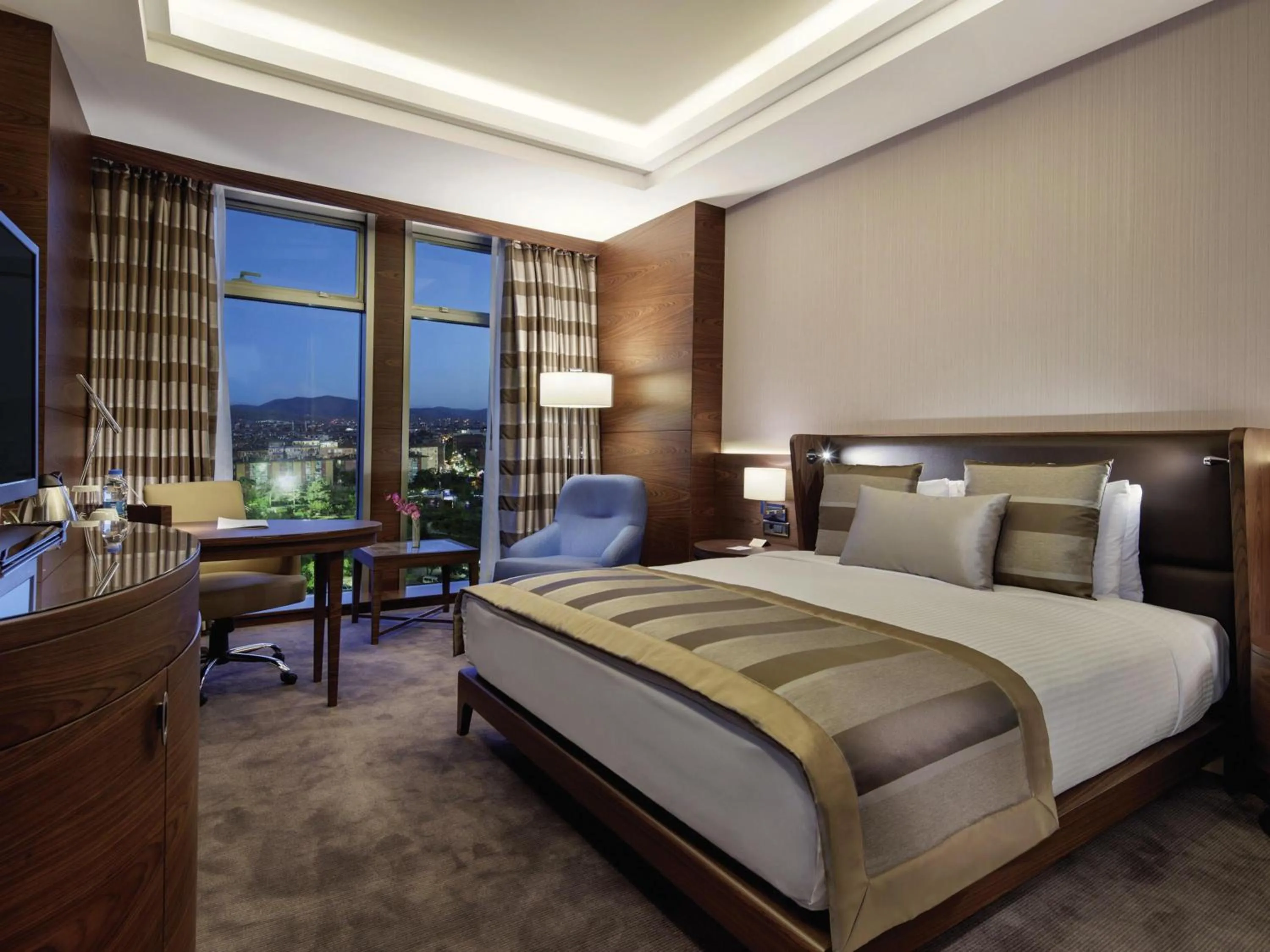 Bedroom, Bed in Movenpick Hotel Malatya