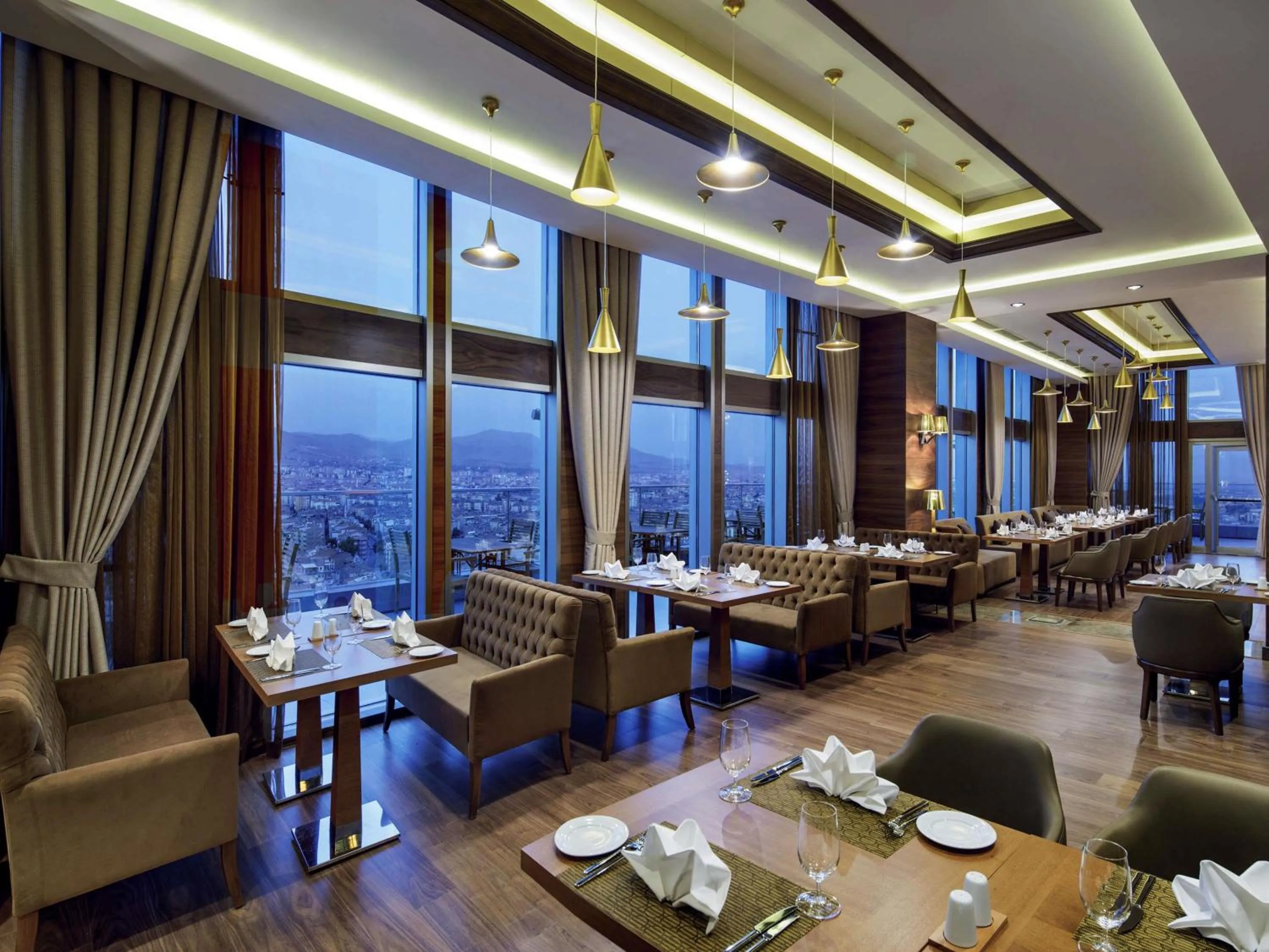 Lounge or bar in Movenpick Hotel Malatya