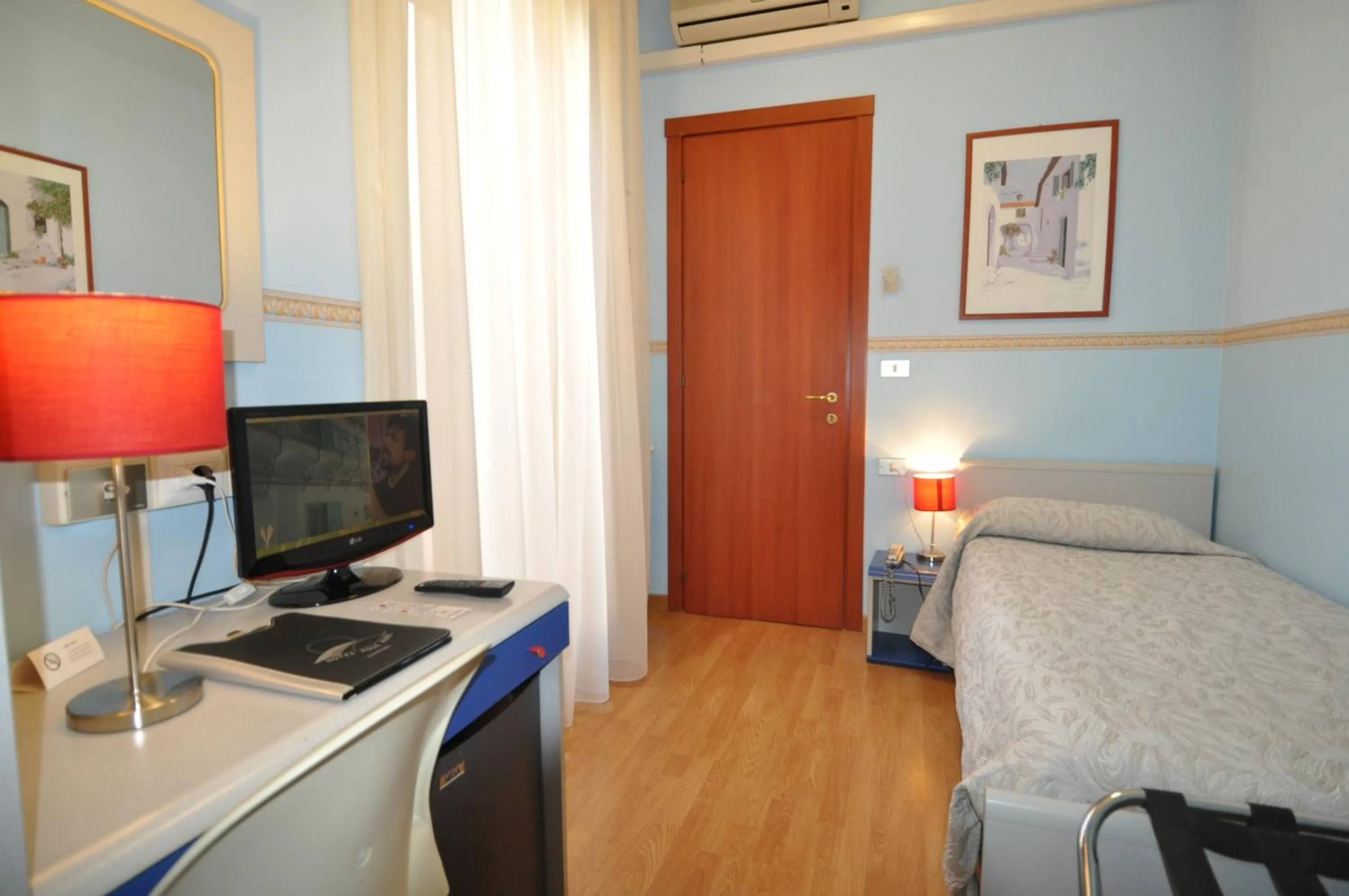 Photo of the whole room in Hotel Sole Mare