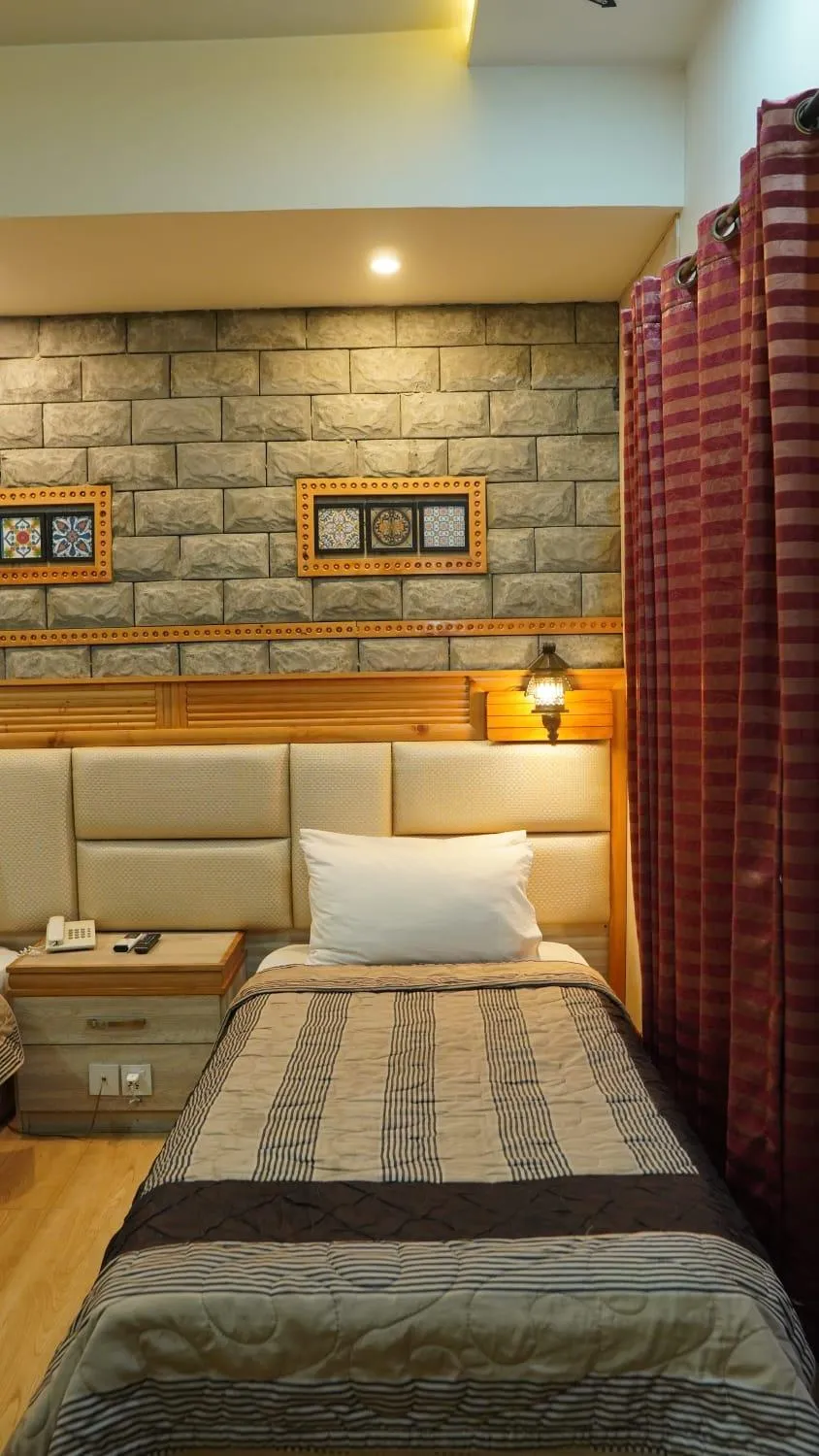 Bedroom, Bed in Park Hotel Gilgit
