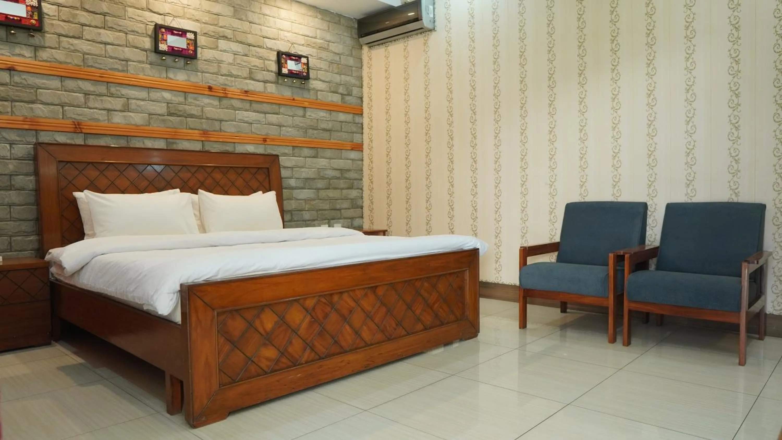 Bedroom, Bed in Park Hotel Gilgit