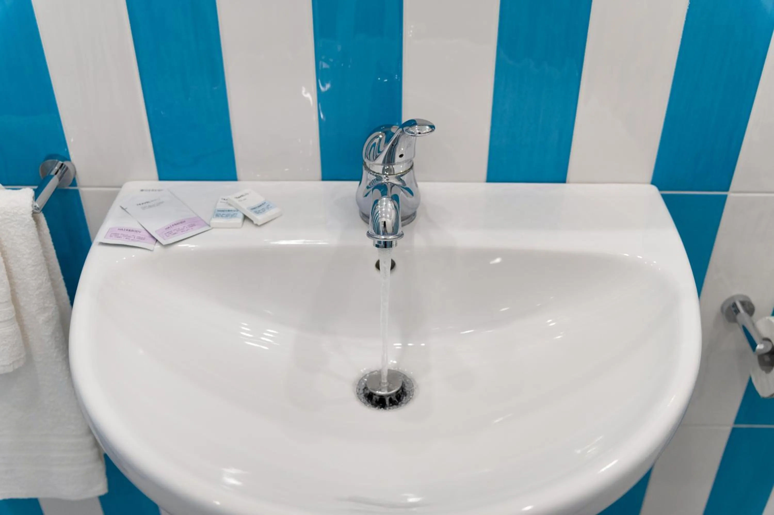 Bathroom in Blue Coral Suite B&B