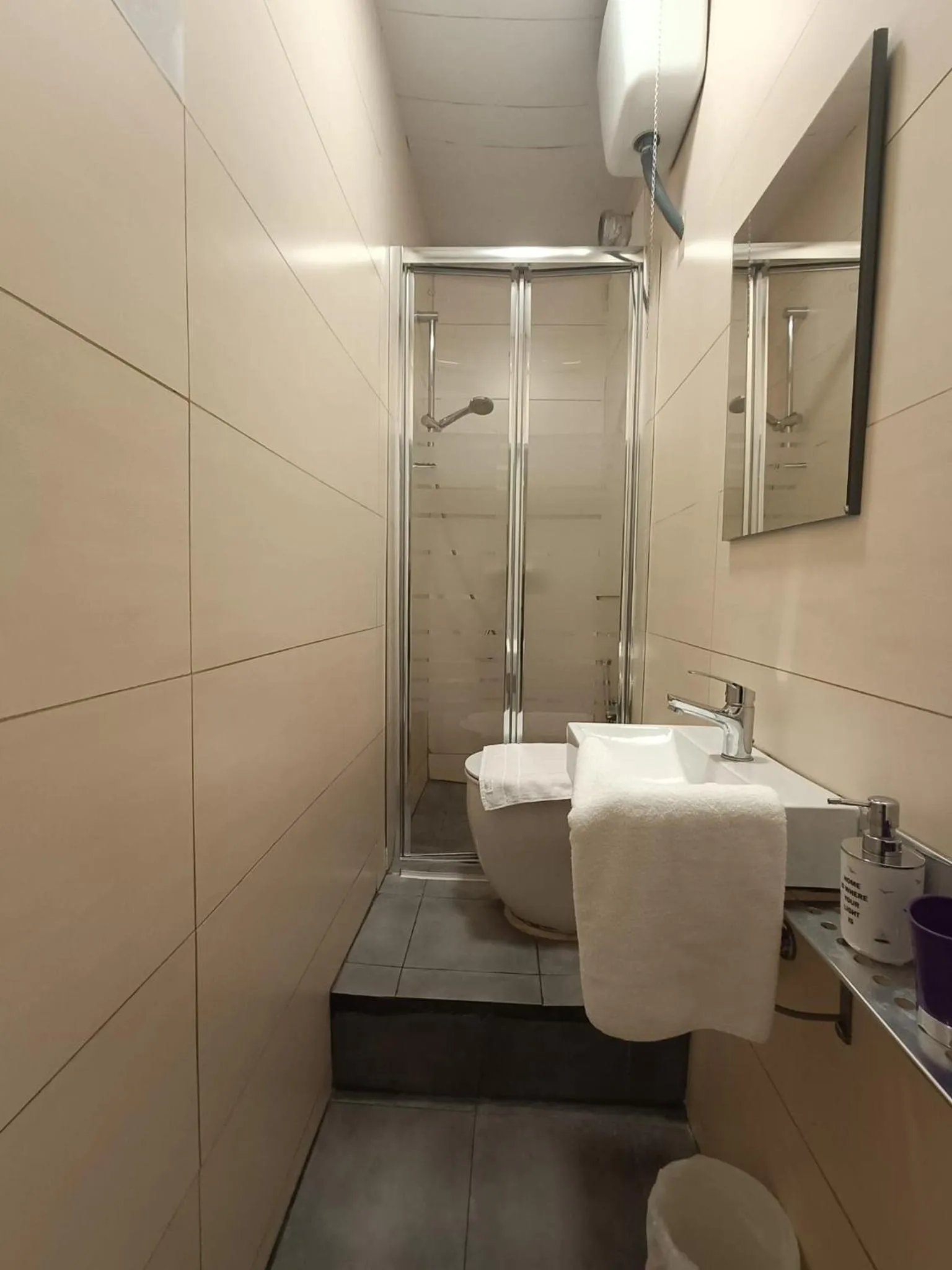 Shower in Hostal Sant Antoni