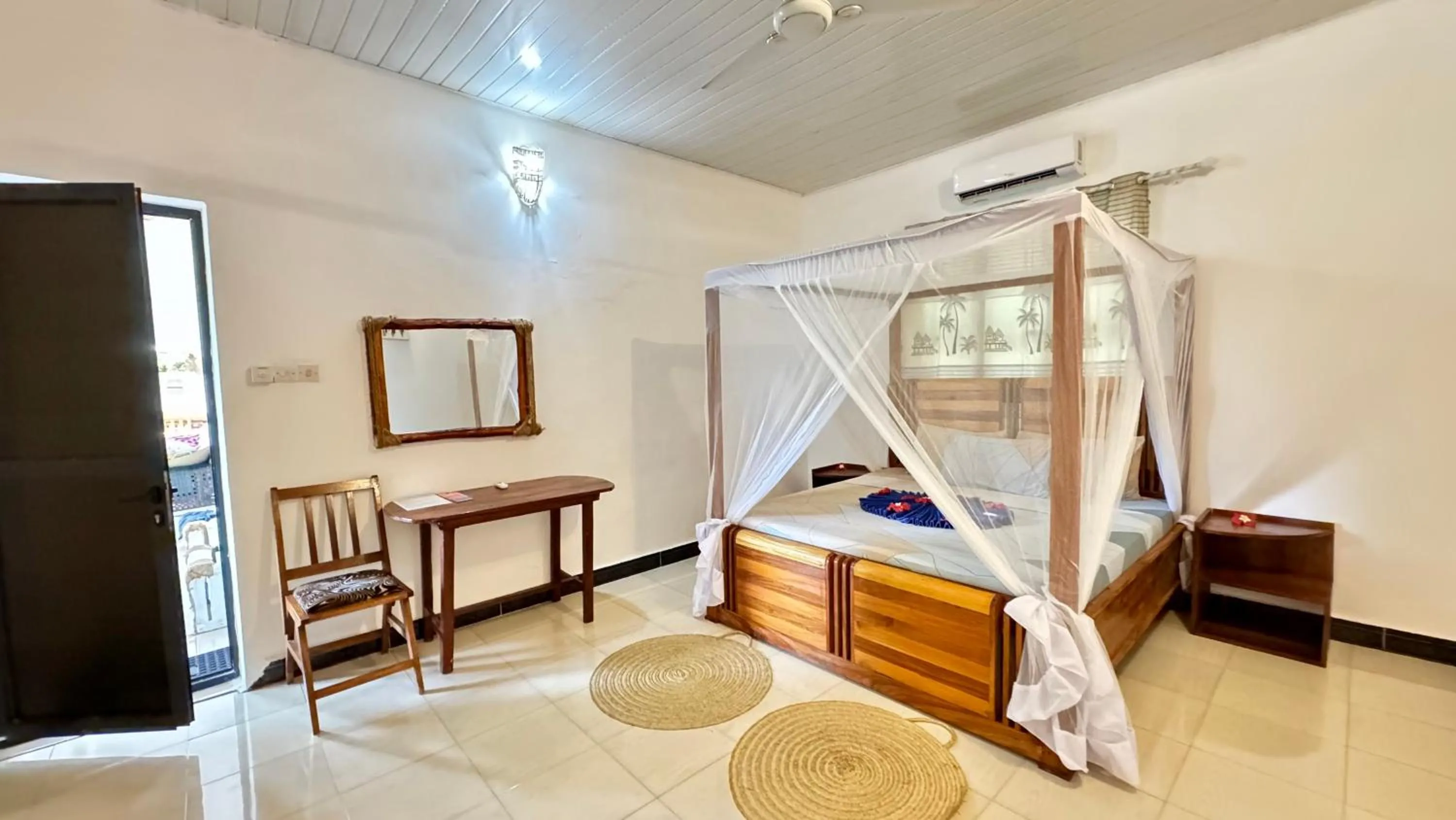 Photo of the whole room, Bed in Kihori Nungwi