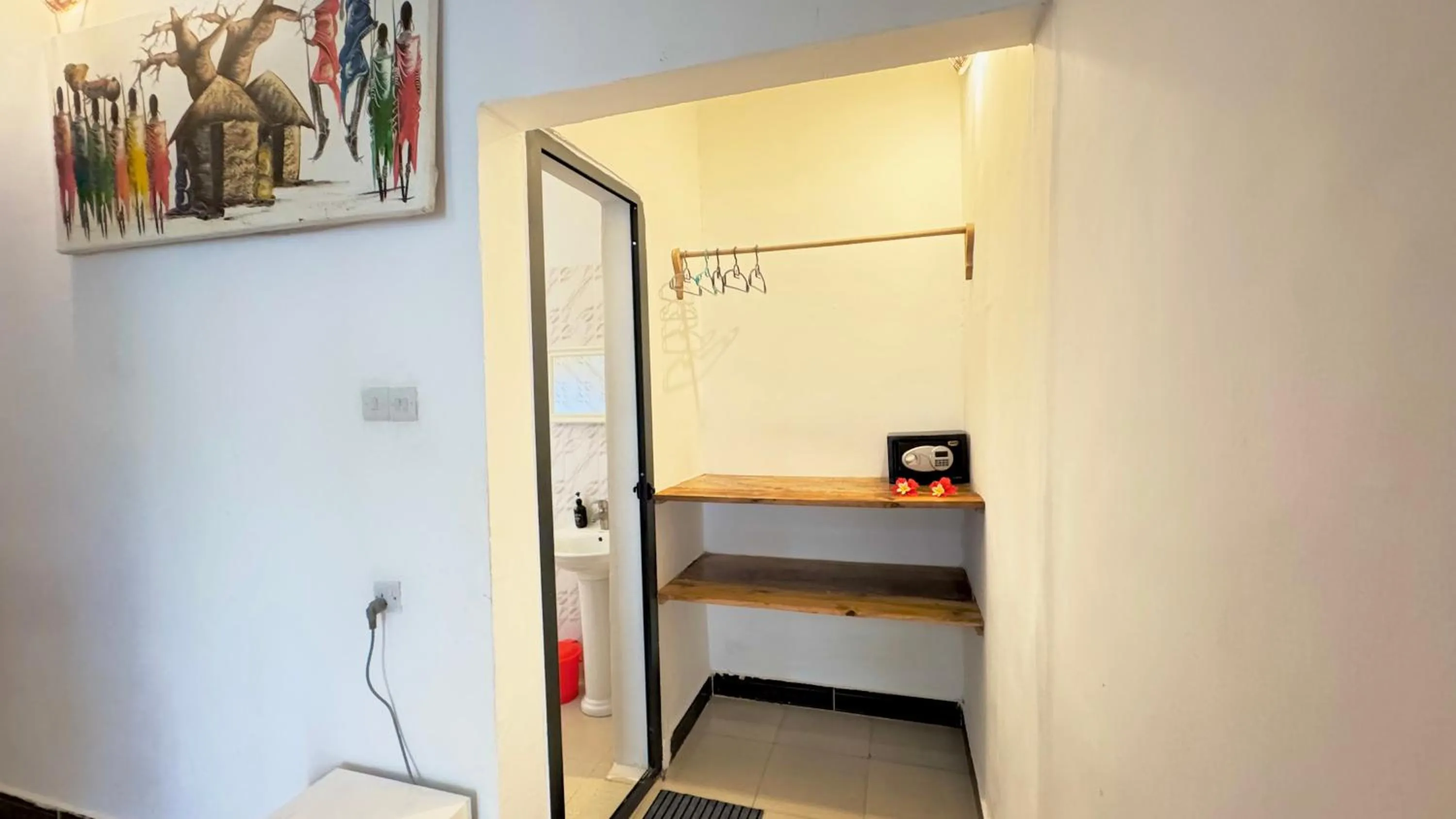 wardrobe in Kihori Nungwi