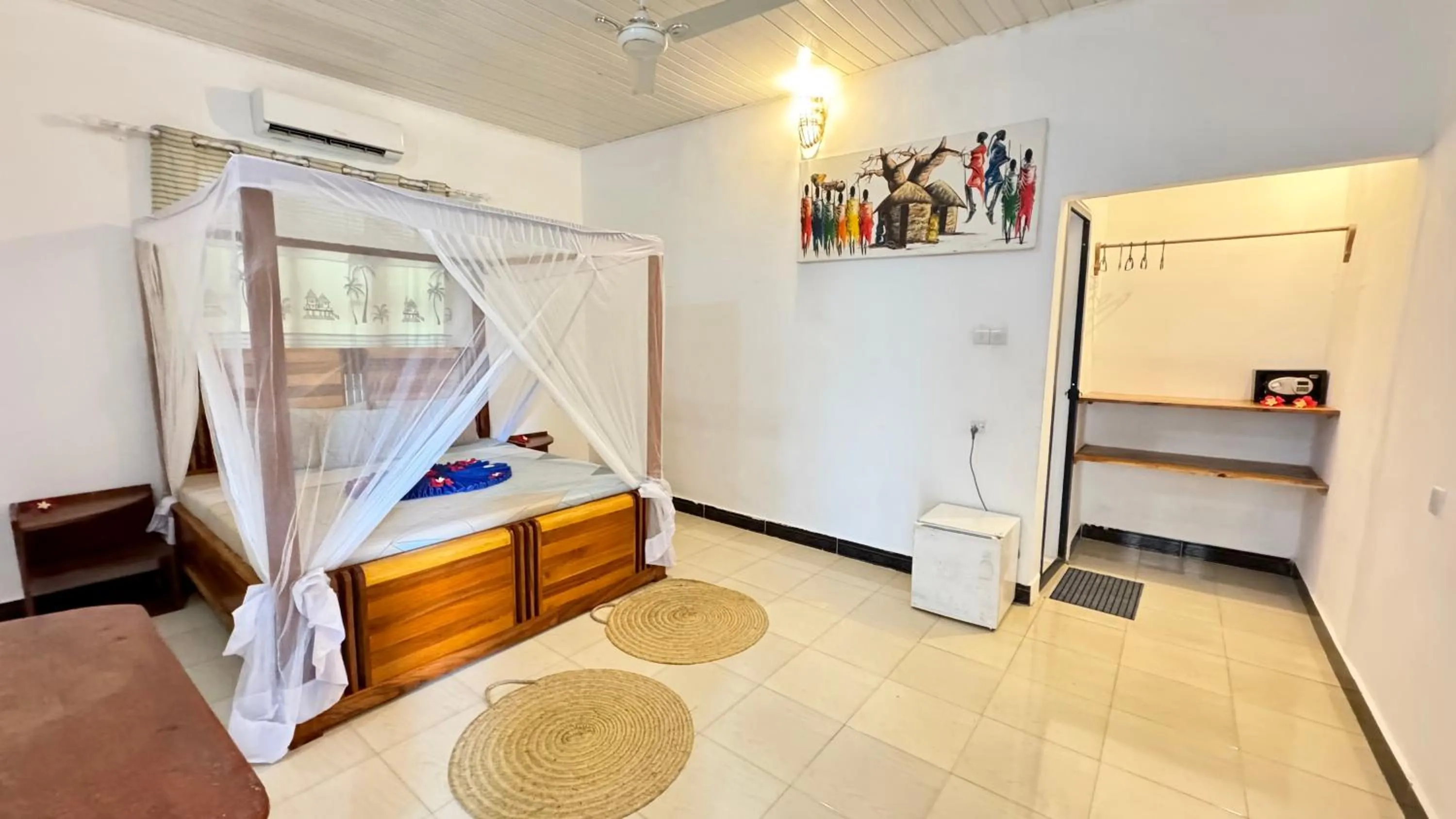 Photo of the whole room, Bed in Kihori Nungwi
