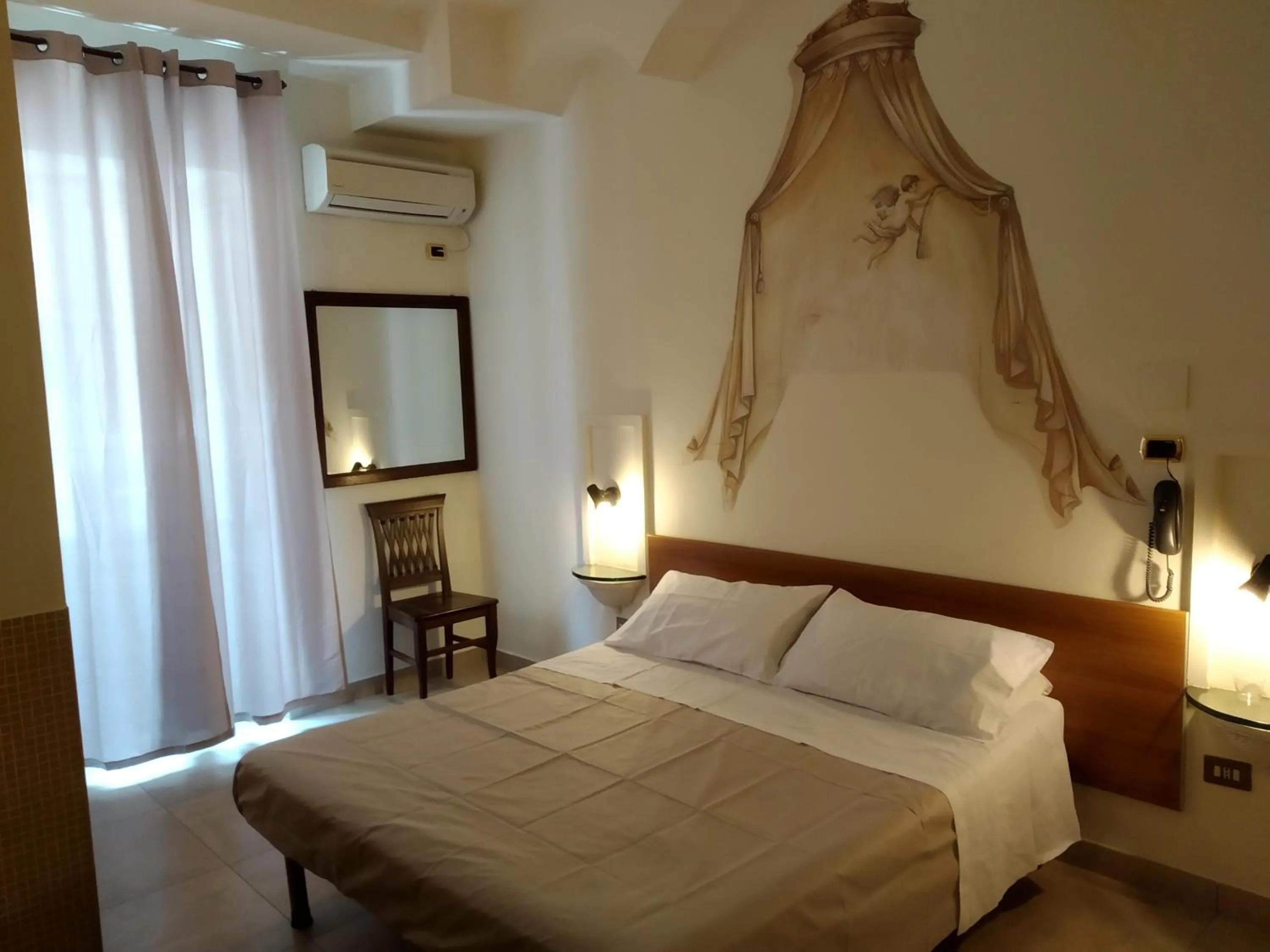 Photo of the whole room, Bed in Hotel Vittorio Veneto Napoli