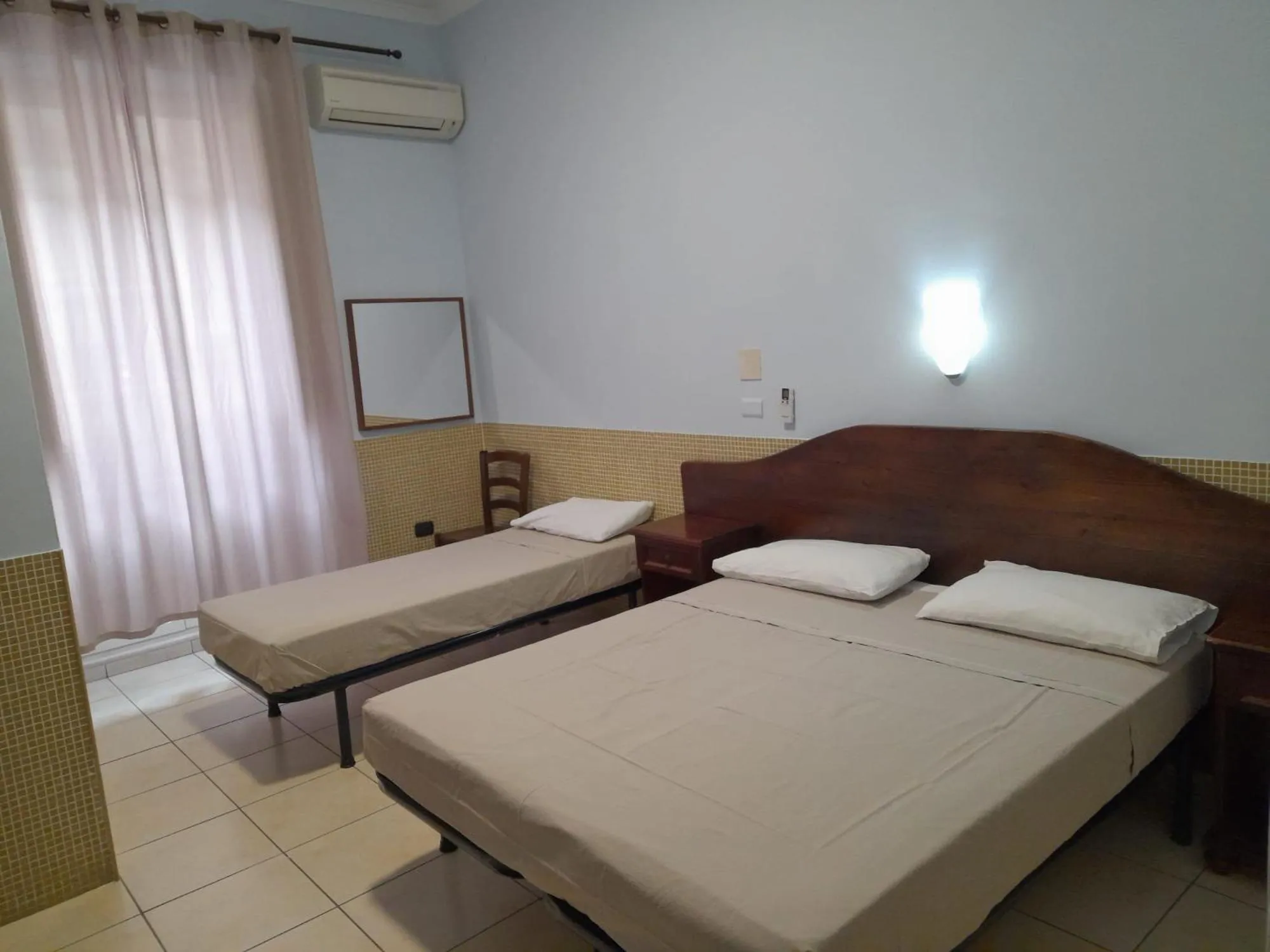 Photo of the whole room, Bed in Hotel Vittorio Veneto Napoli