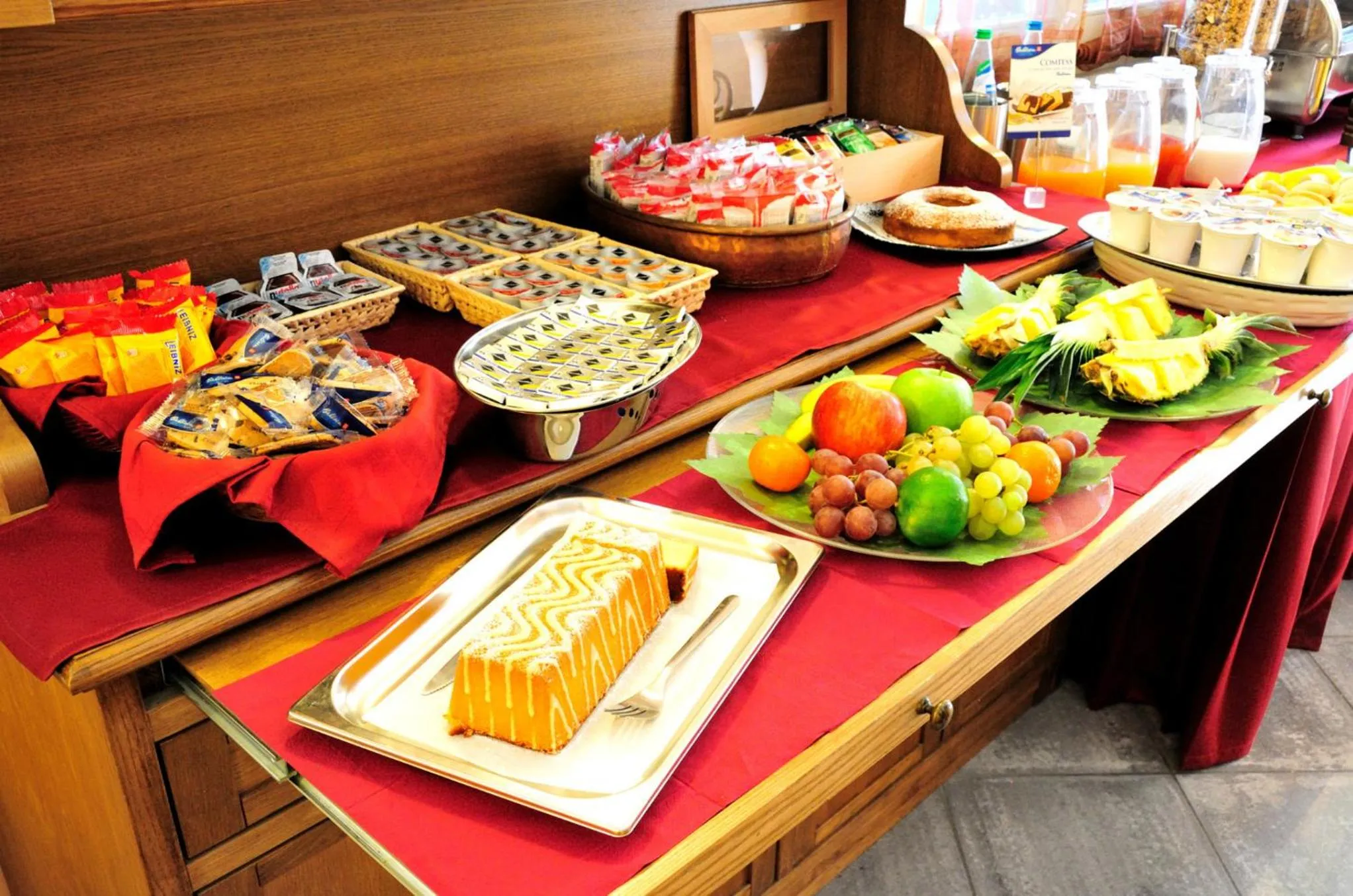 Buffet breakfast in Hotel Villa Molinari