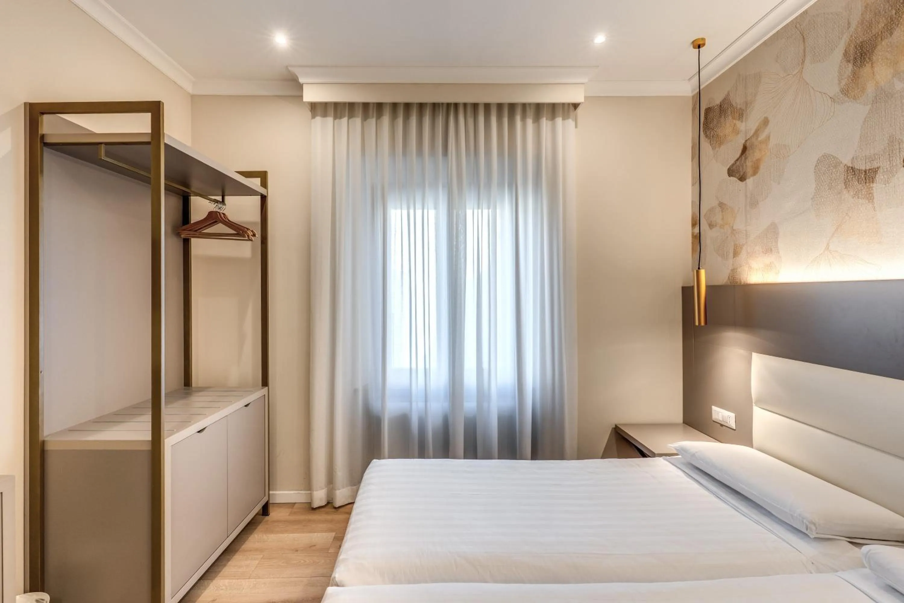 Bedroom, Bed in Flower Garden Hotel