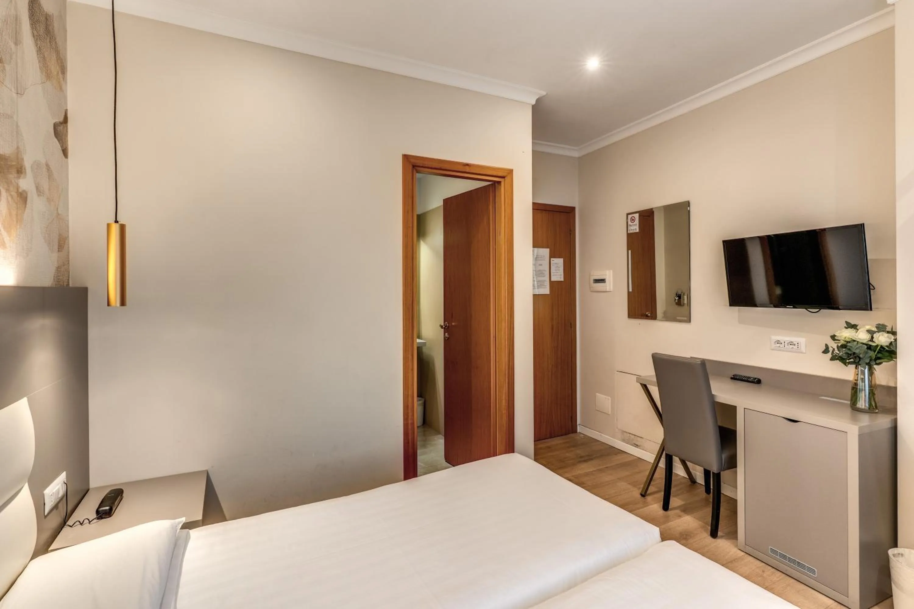 Bedroom, Bed in Flower Garden Hotel