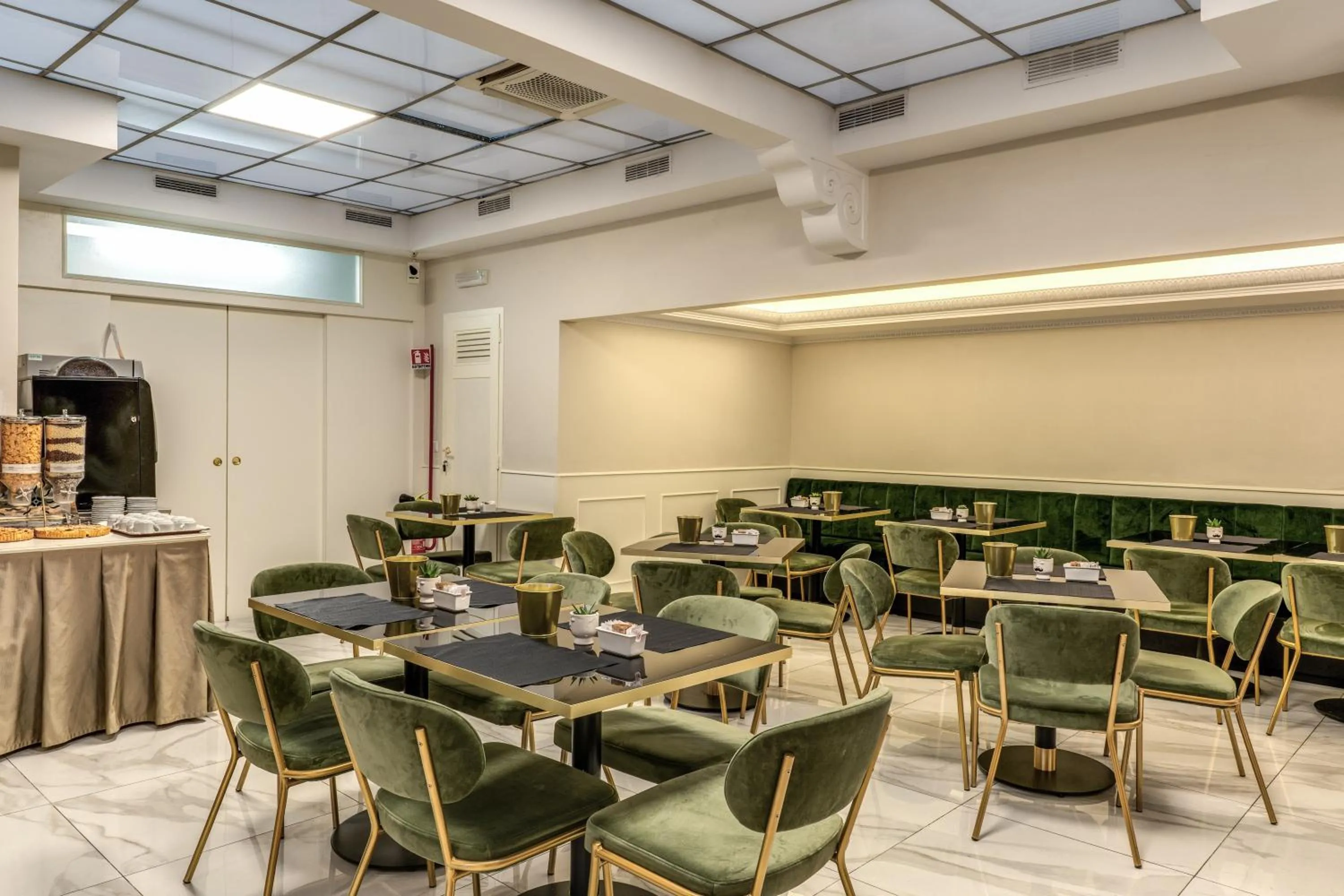 Breakfast in Flower Garden Hotel