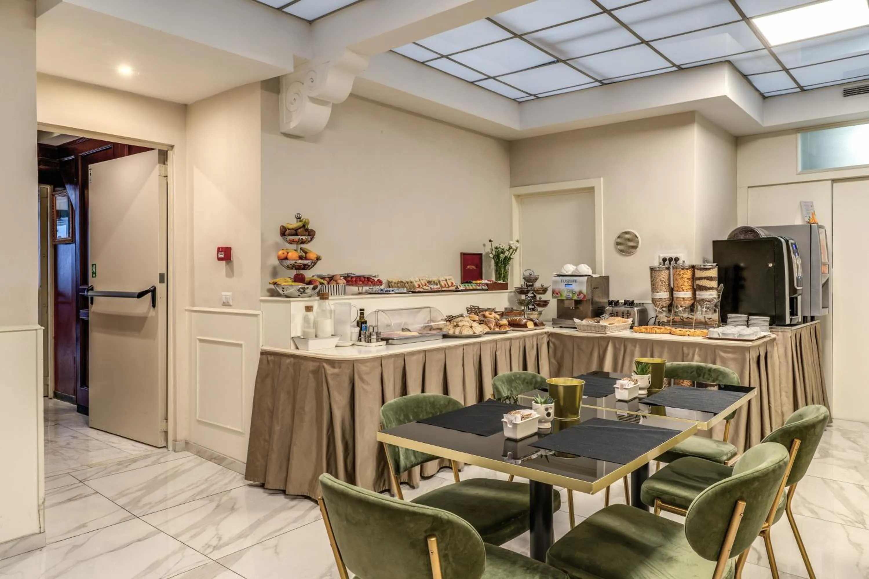 Breakfast in Flower Garden Hotel