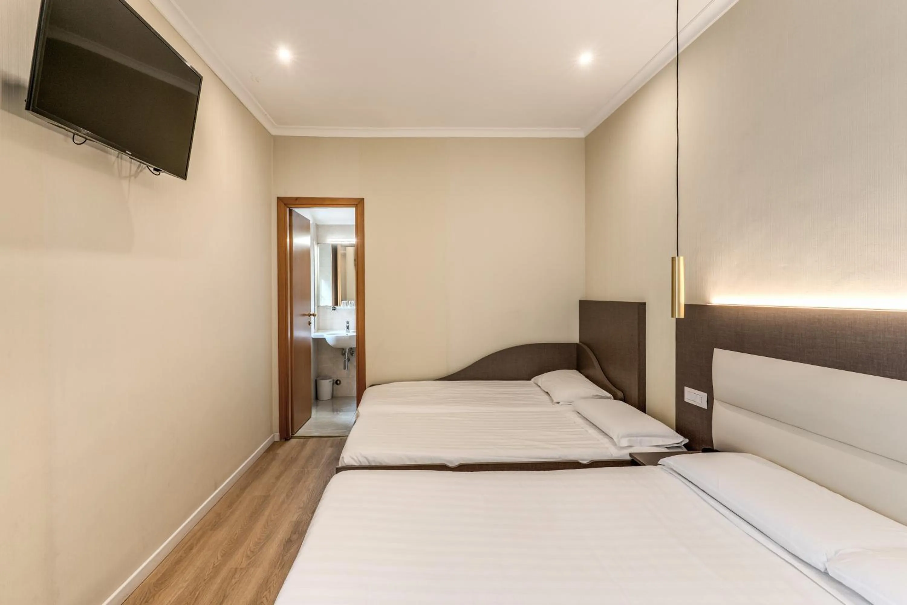 Bedroom, Bed in Flower Garden Hotel