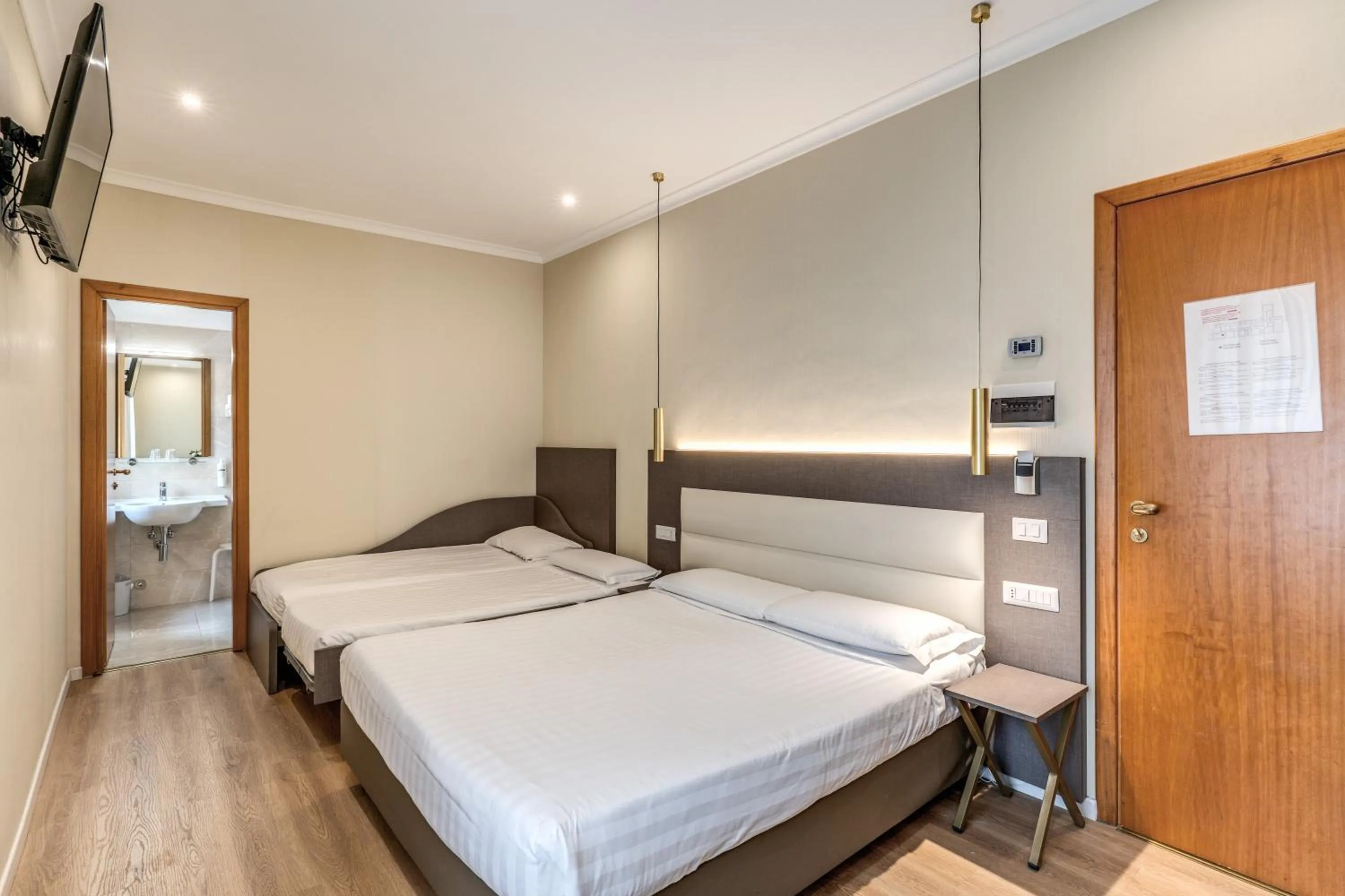 Bedroom, Bed in Flower Garden Hotel