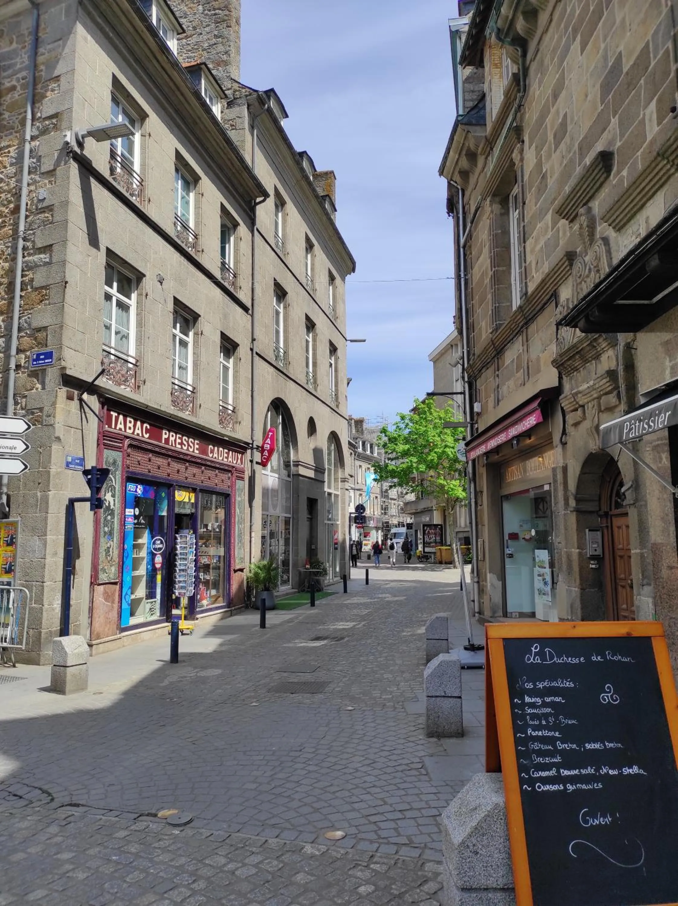 Neighbourhood in Aux Trois Palmiers