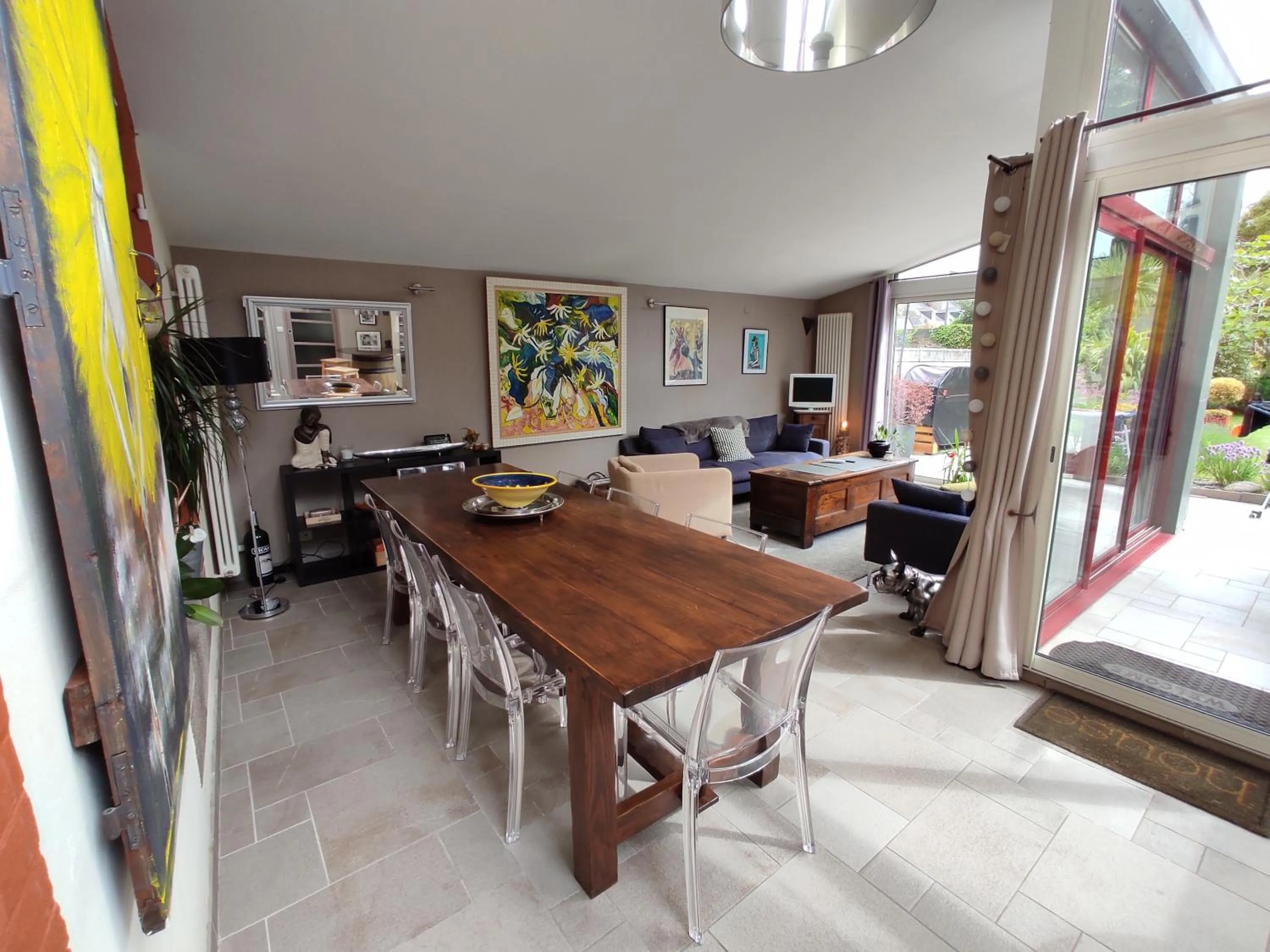 Dining area in Aux Trois Palmiers