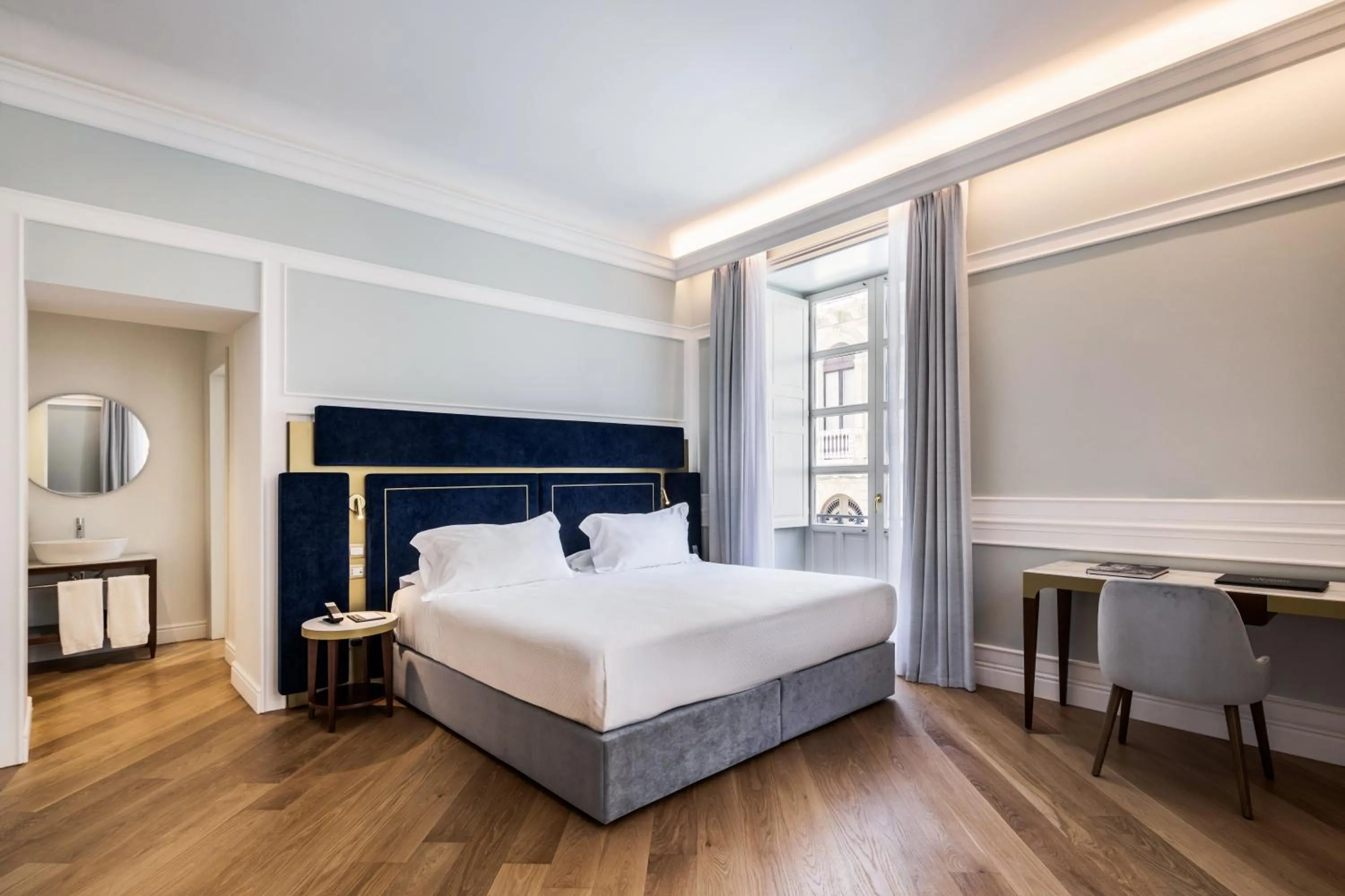 Bedroom, Bed in Hotel Roma