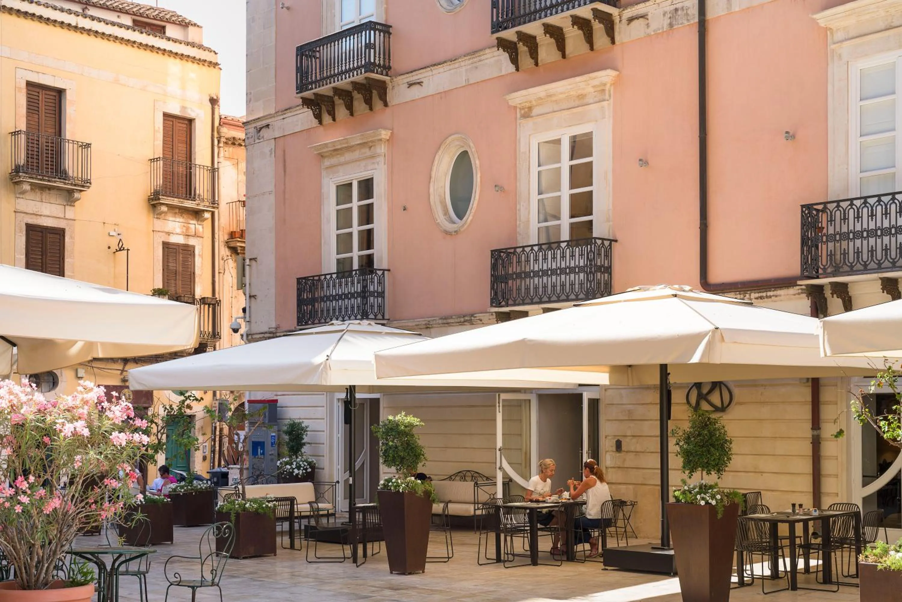 Restaurant/Places to Eat in Hotel Roma