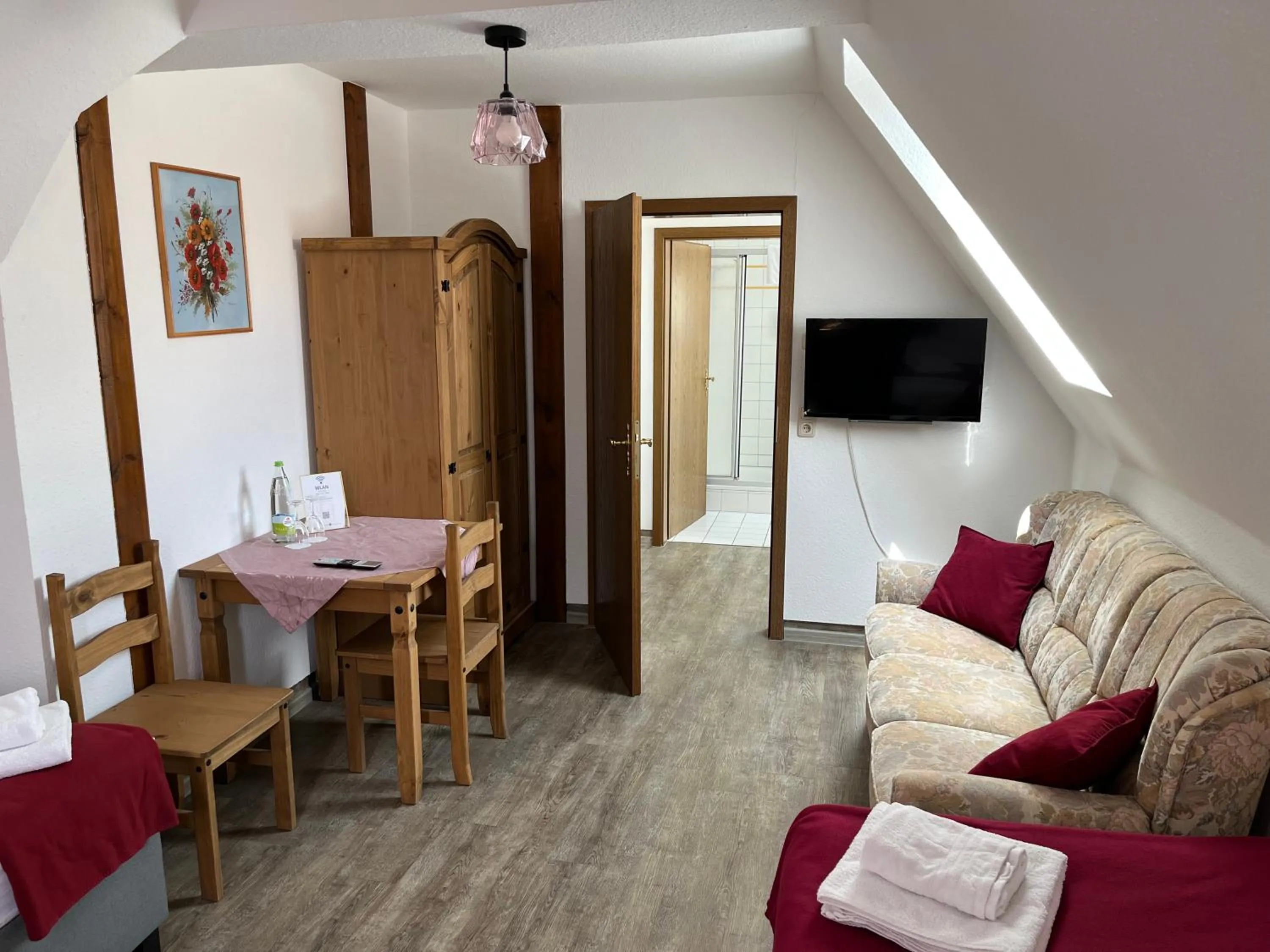 Photo of the whole room in Pension Main-Art